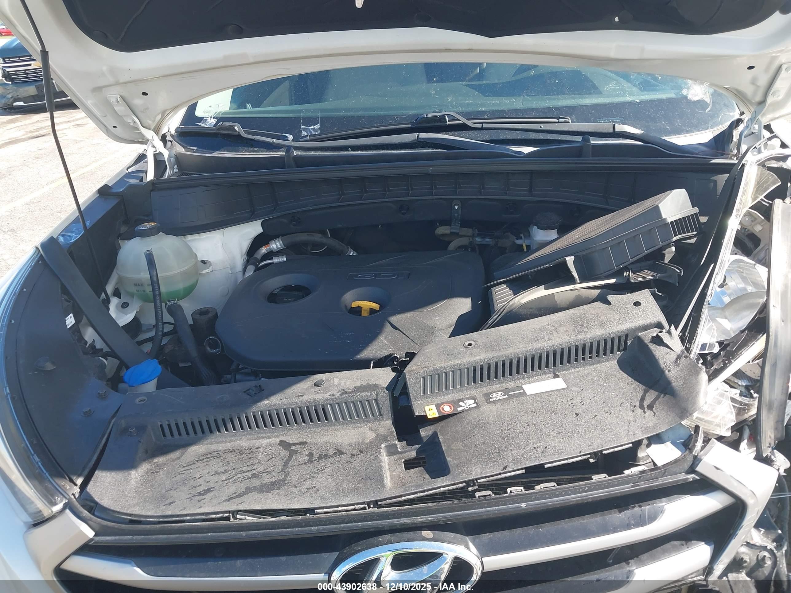 HYUNDAI TUCSON image 10
