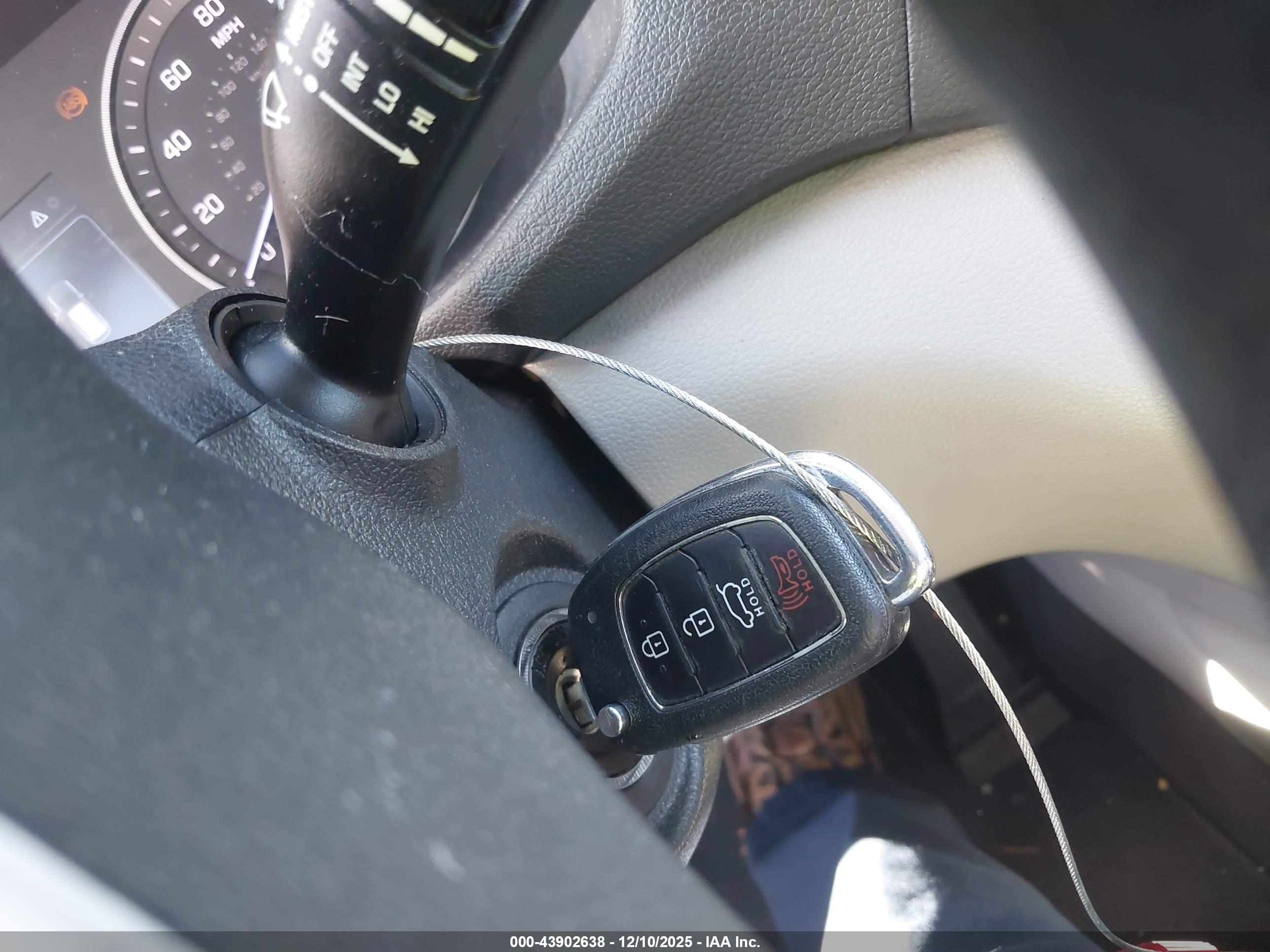 HYUNDAI TUCSON image 11