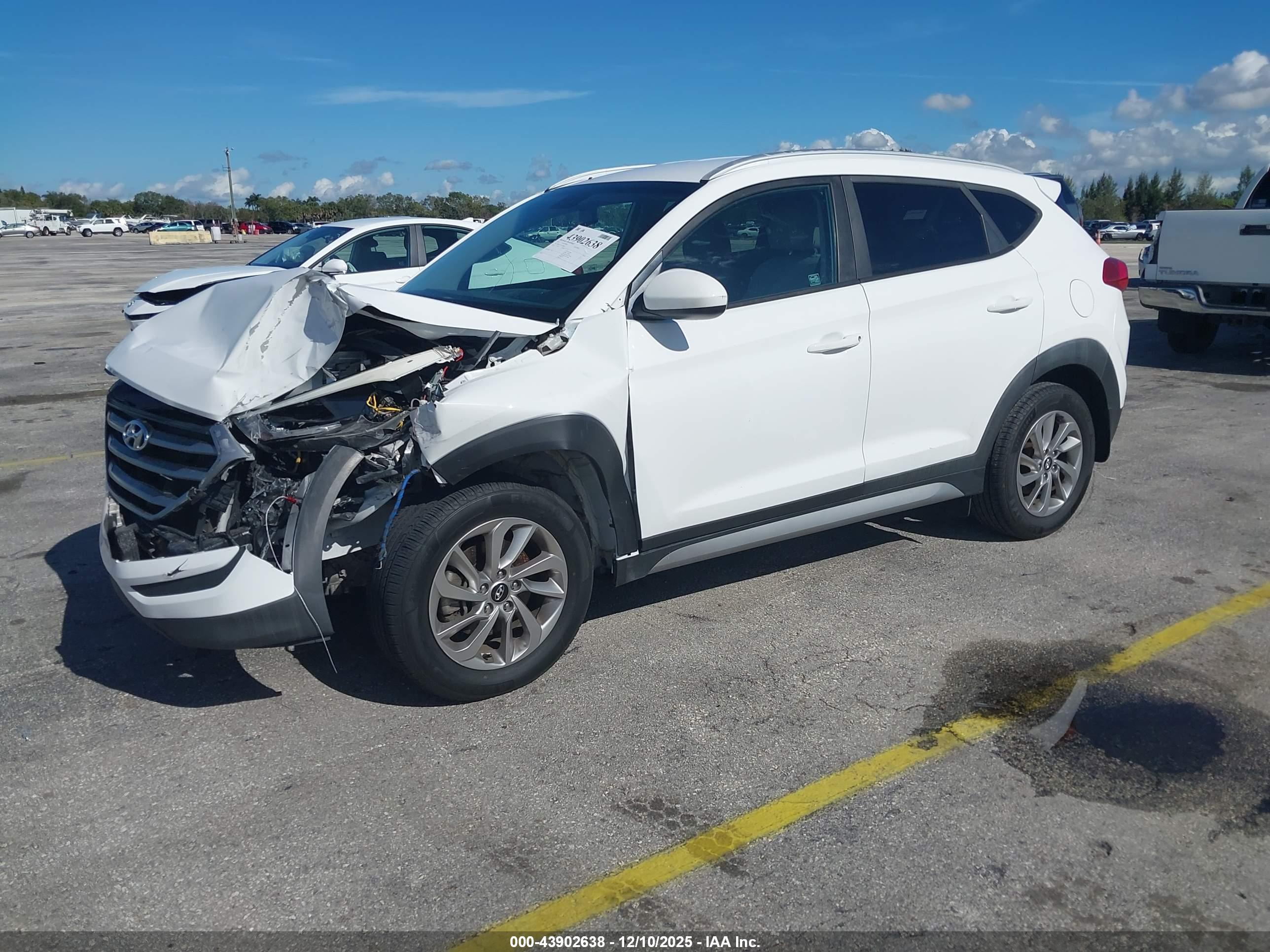 HYUNDAI TUCSON image 2