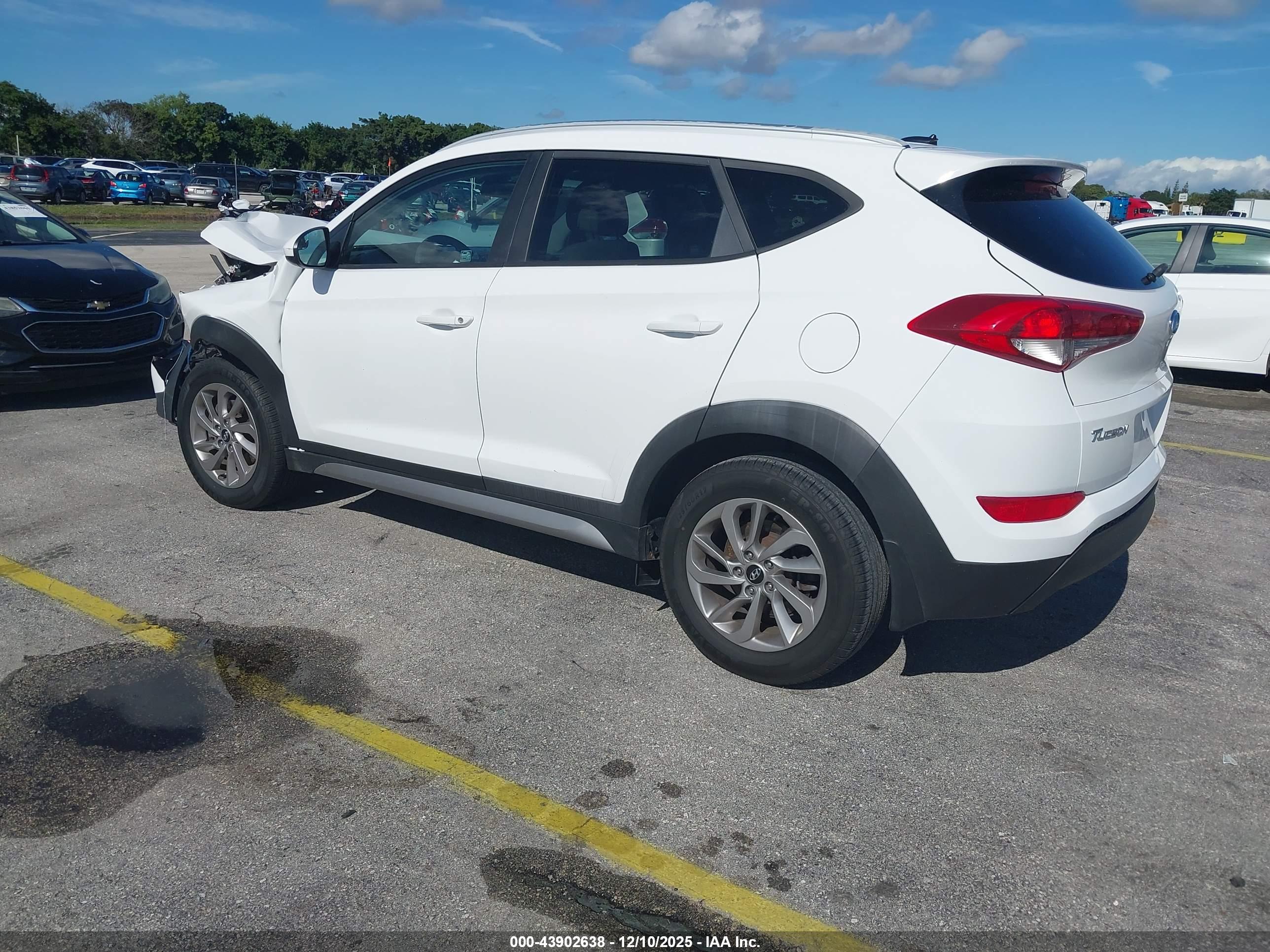 HYUNDAI TUCSON image 3