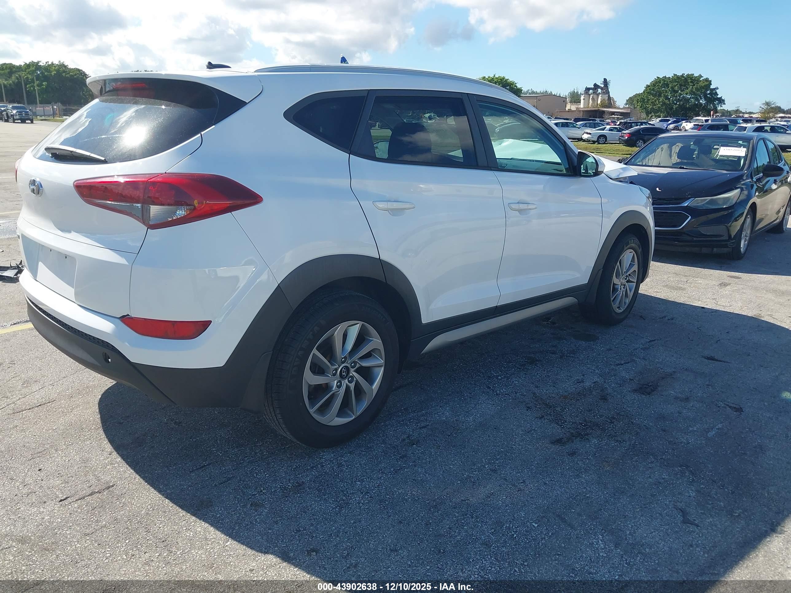 HYUNDAI TUCSON image 4