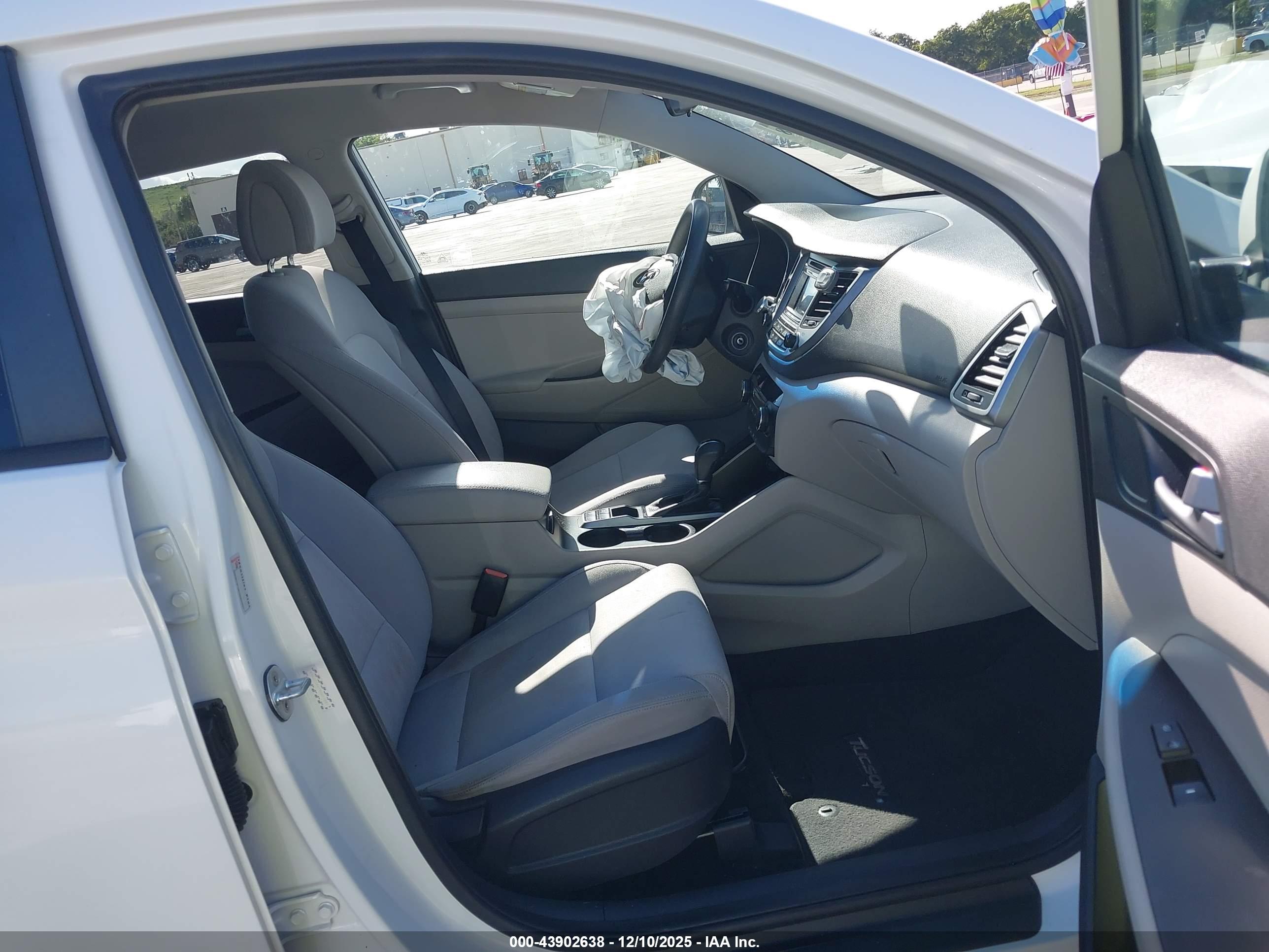 HYUNDAI TUCSON image 5