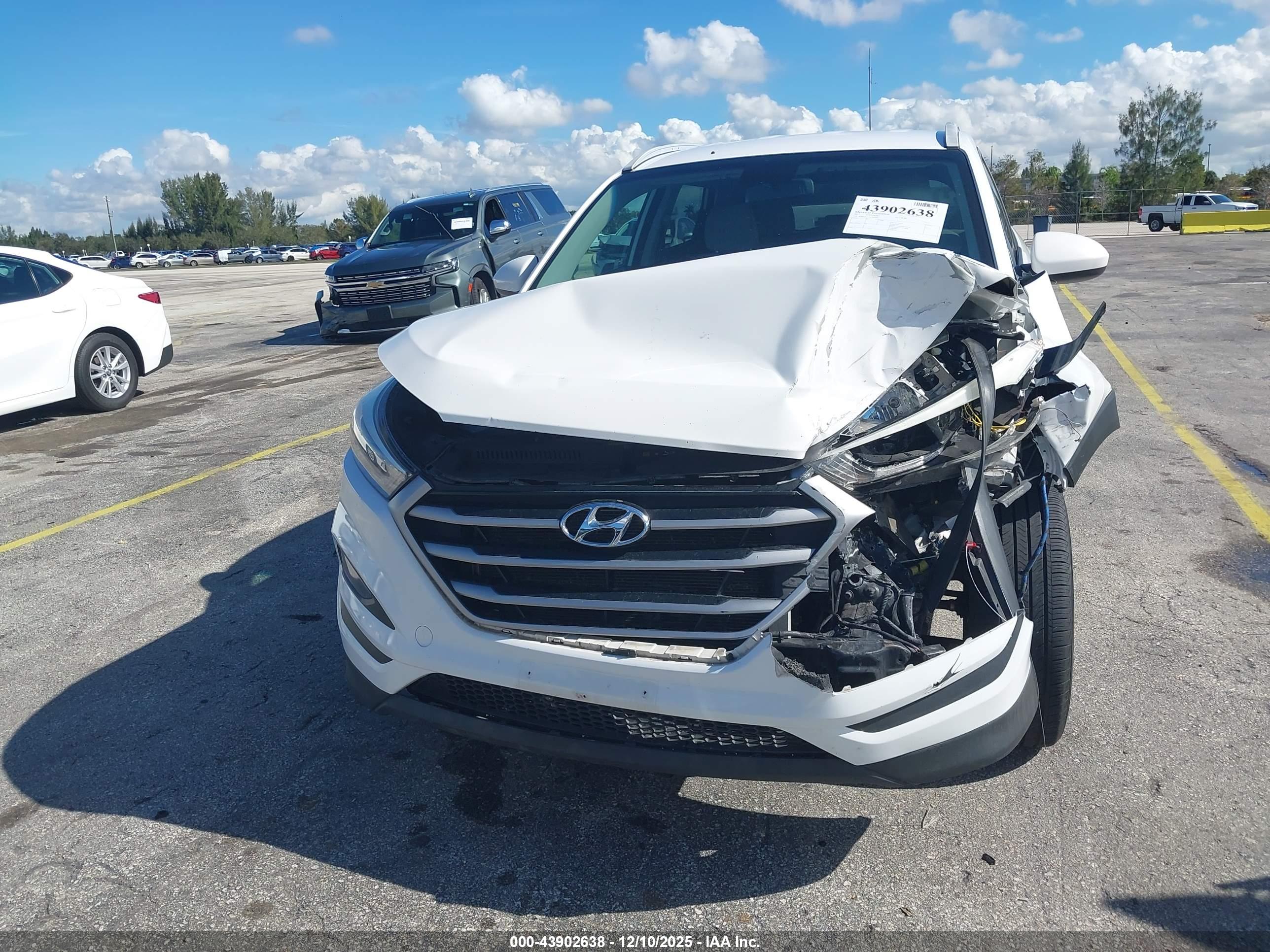 HYUNDAI TUCSON image 6