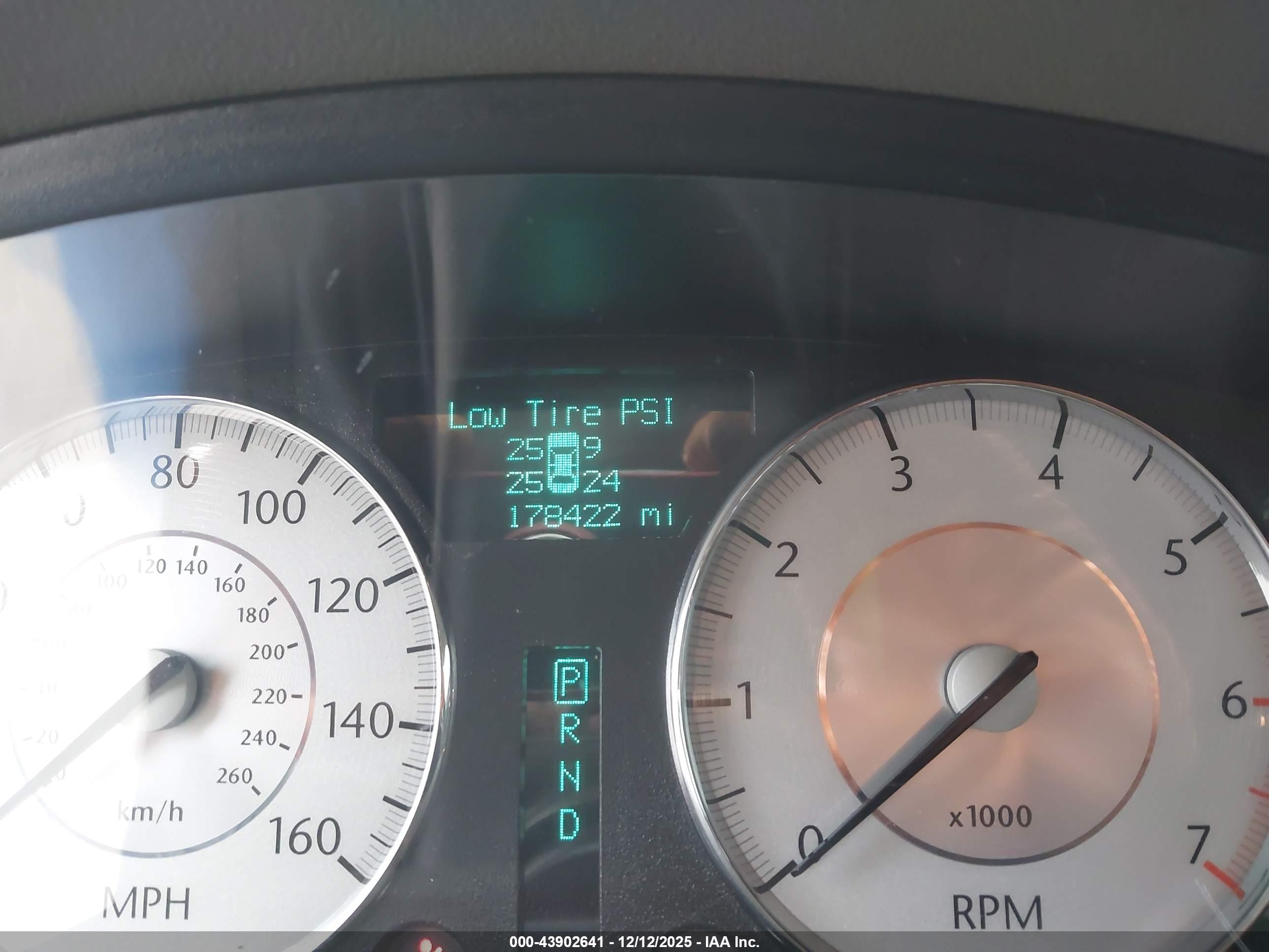 CHRYSLER 300C image 7