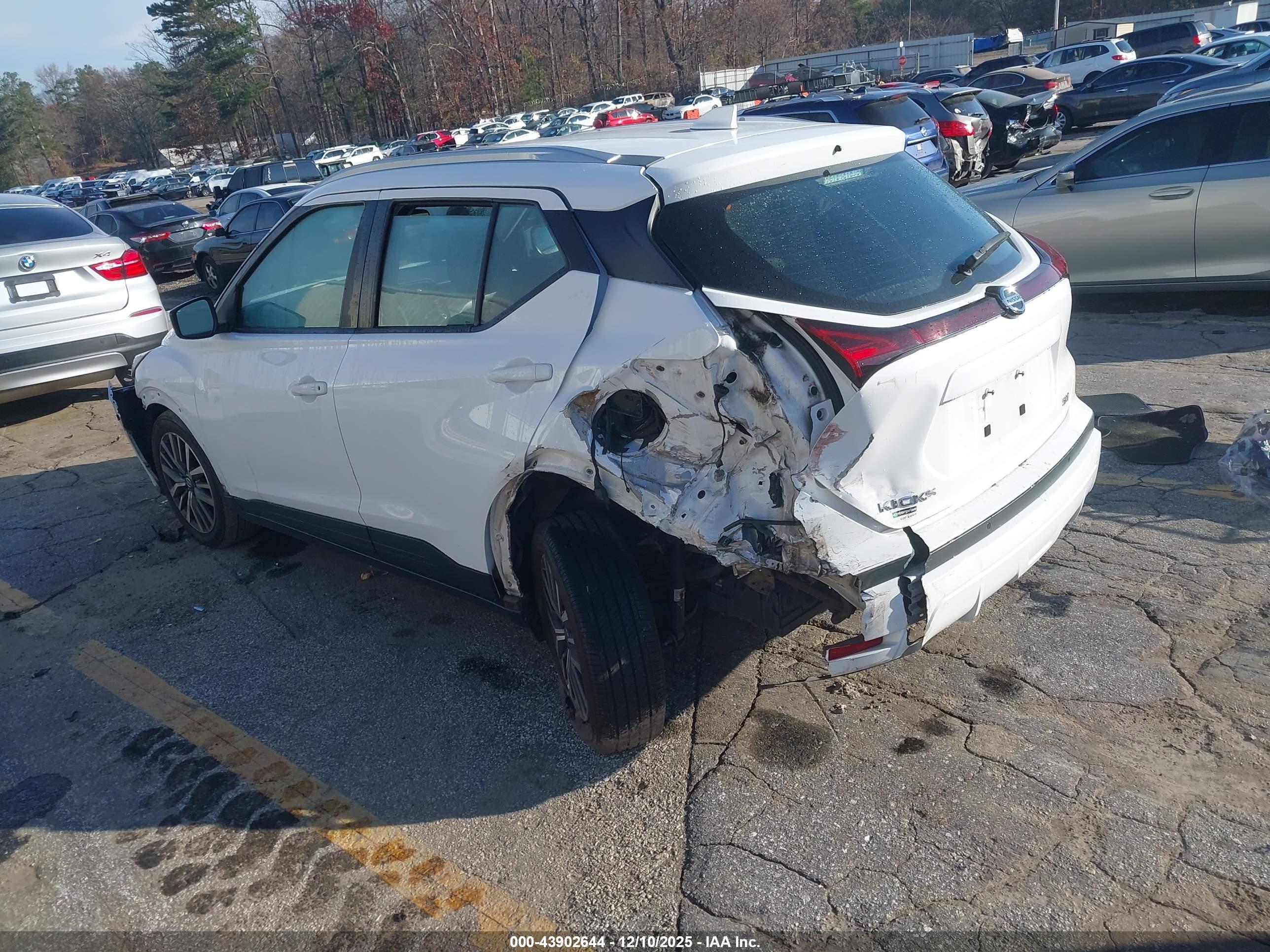 NISSAN KICKS image 3