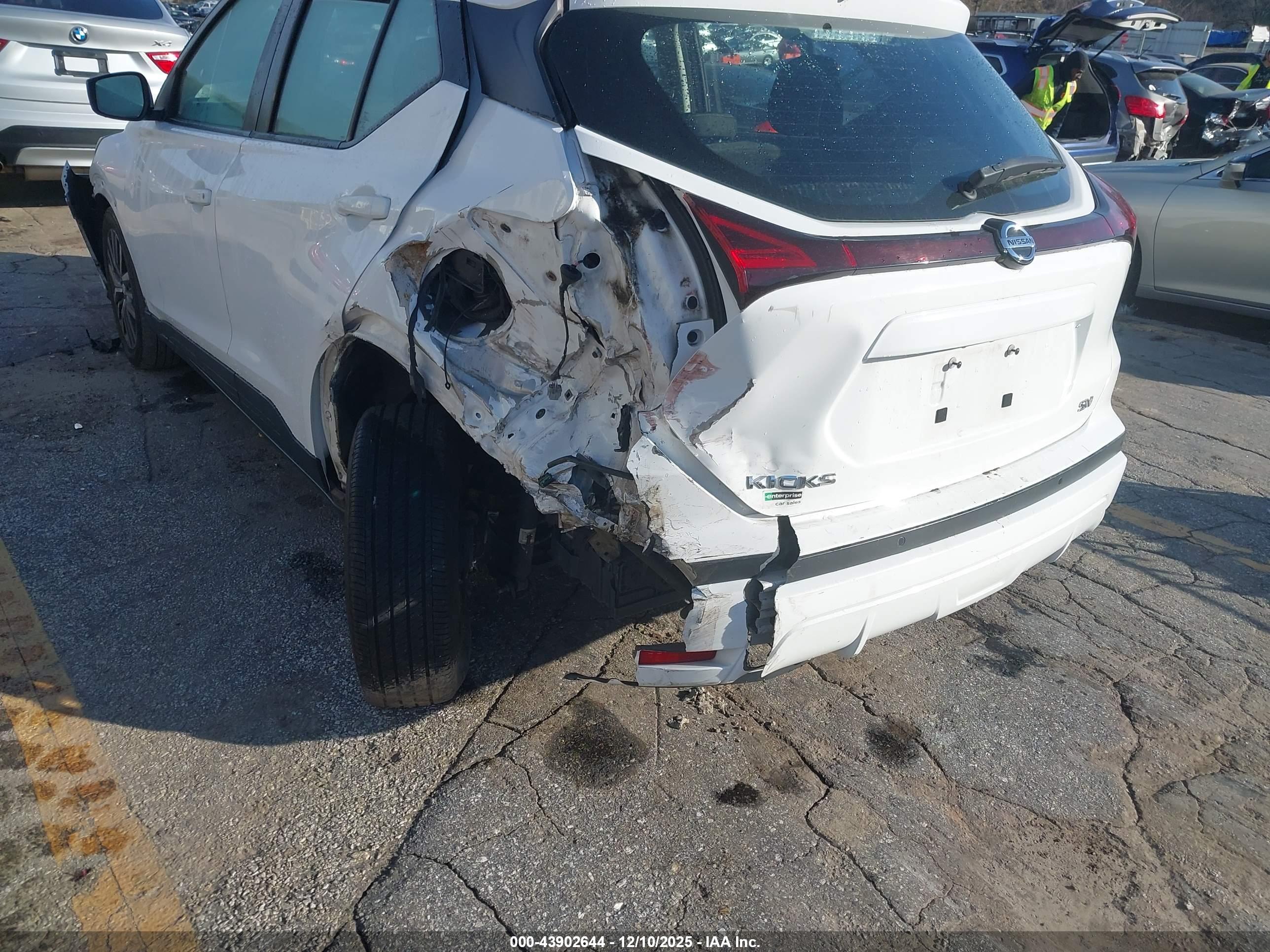 NISSAN KICKS image 6
