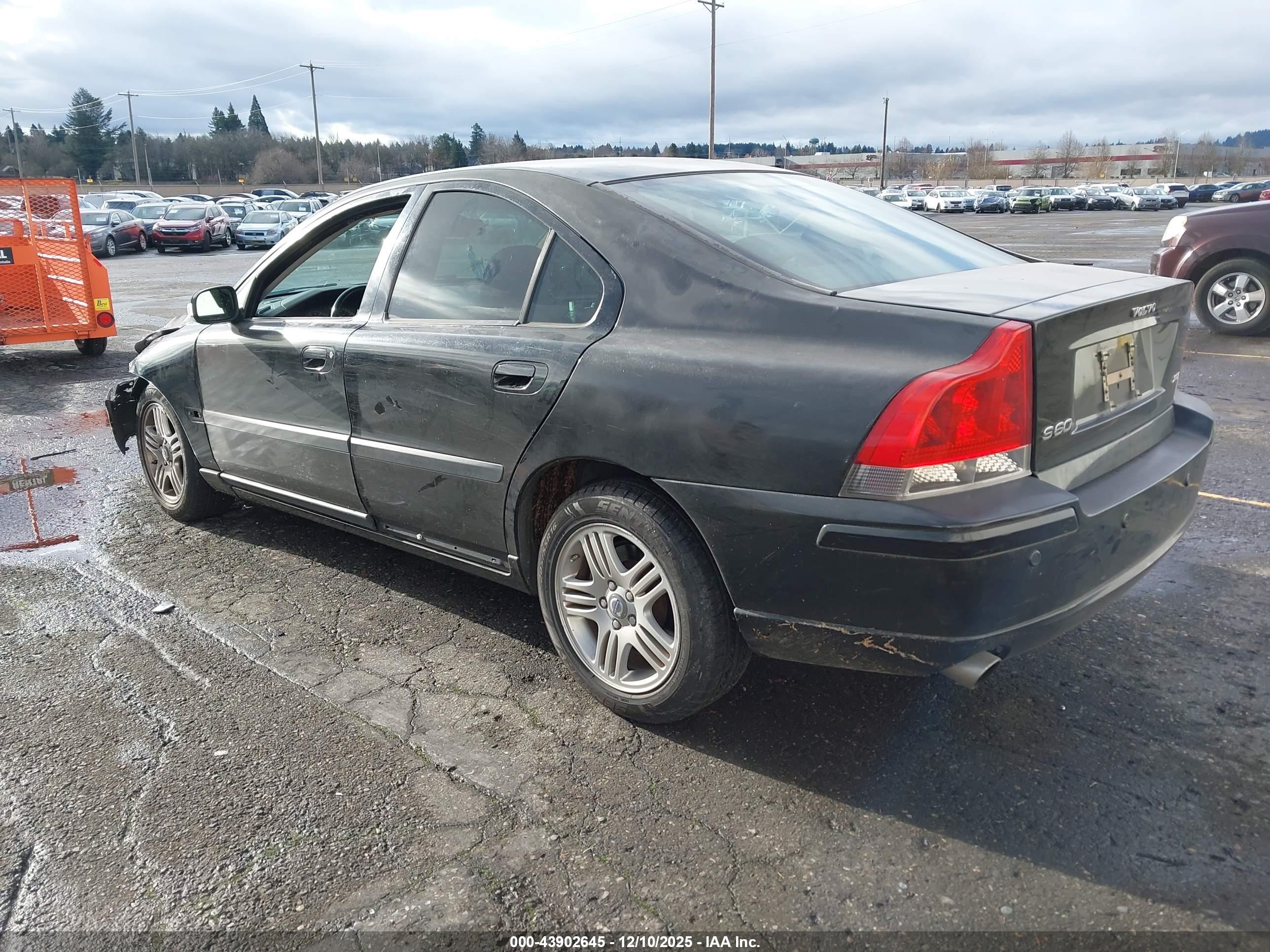 VOLVO S60 image 3