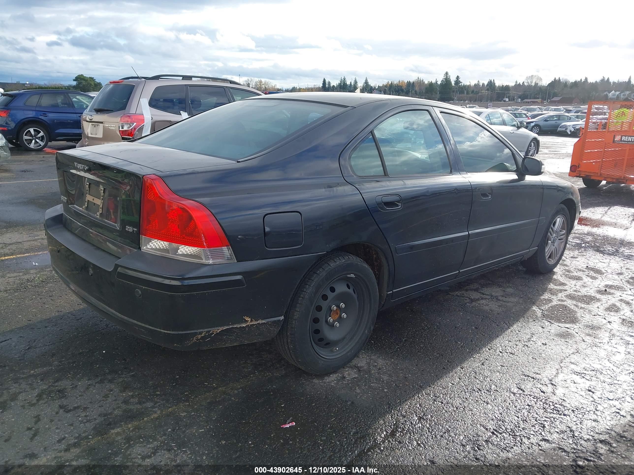 VOLVO S60 image 4