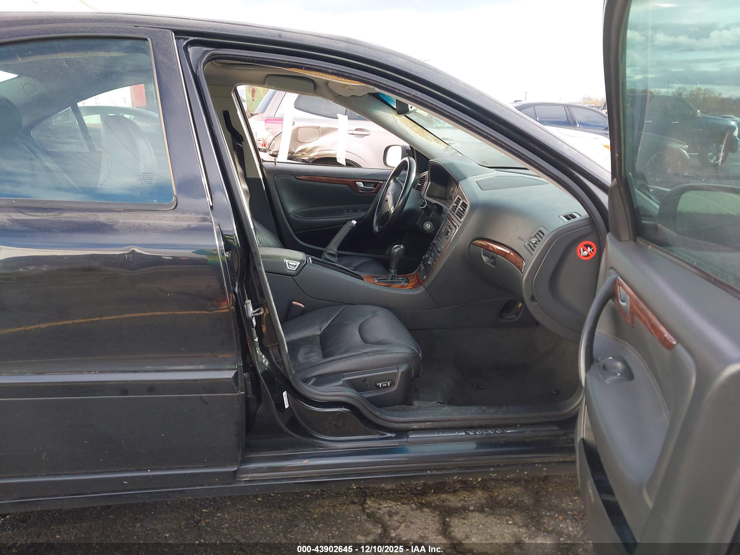 VOLVO S60 image 5