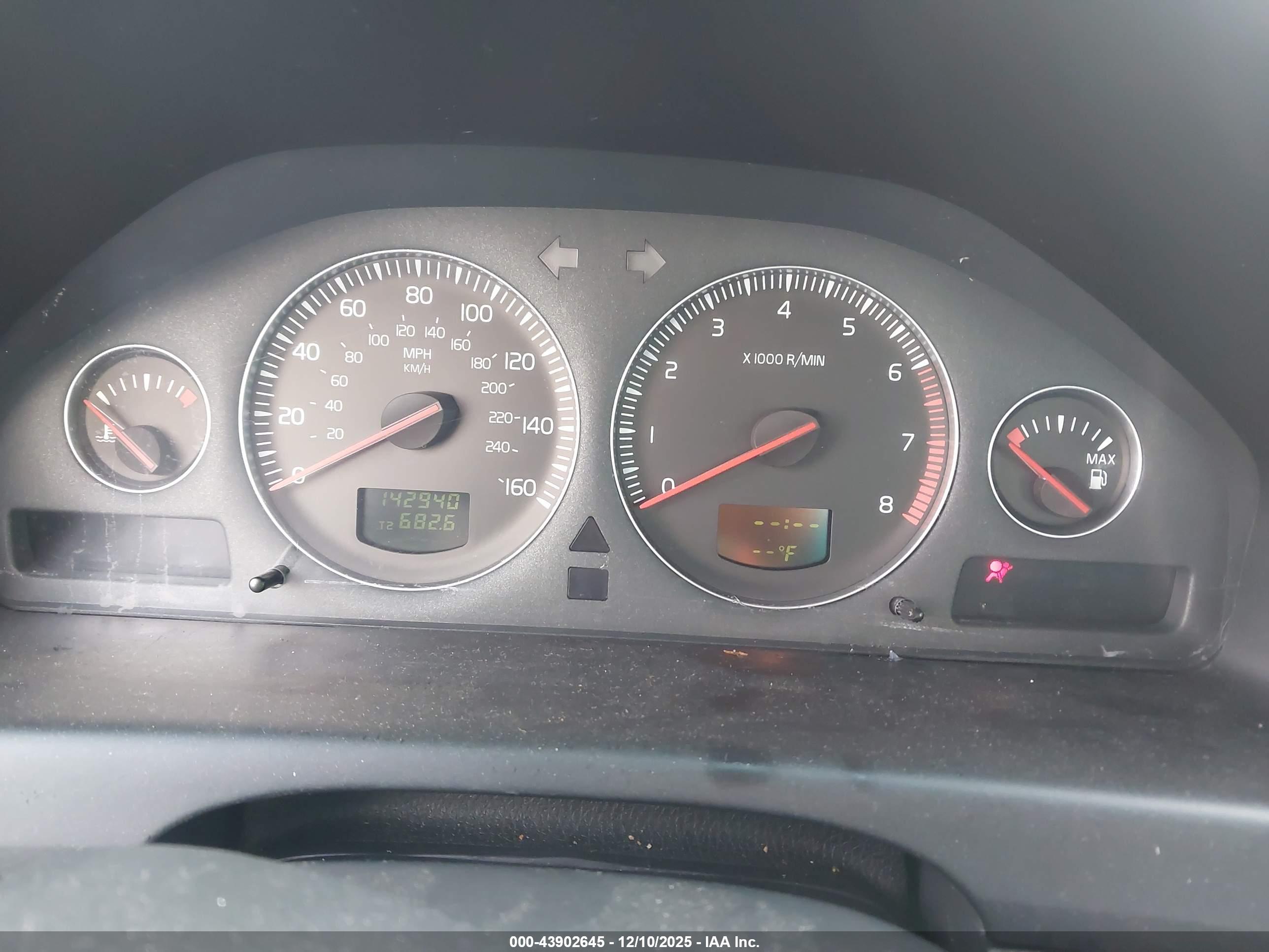 VOLVO S60 image 7