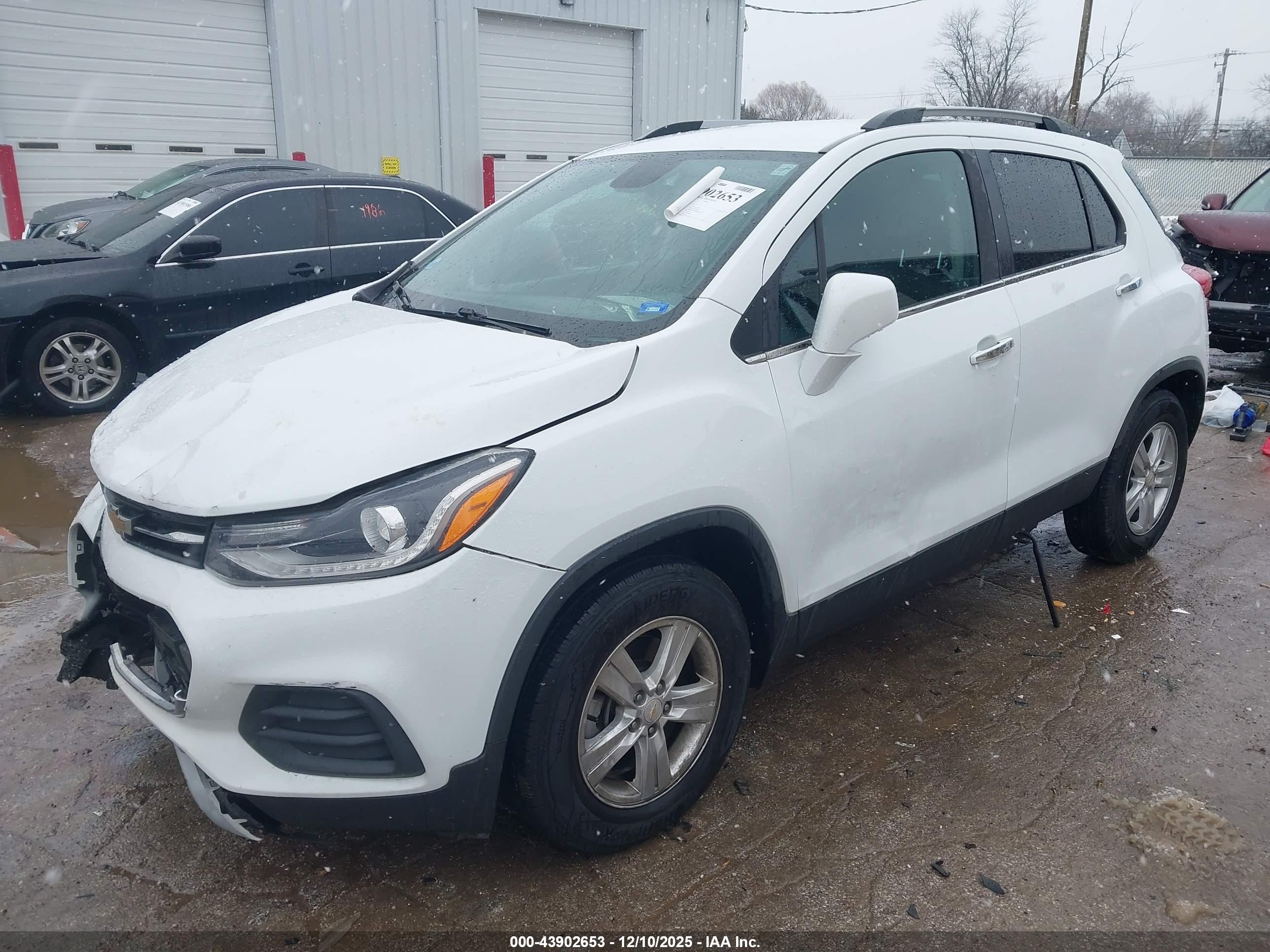 CHEVROLET TRAX image 2