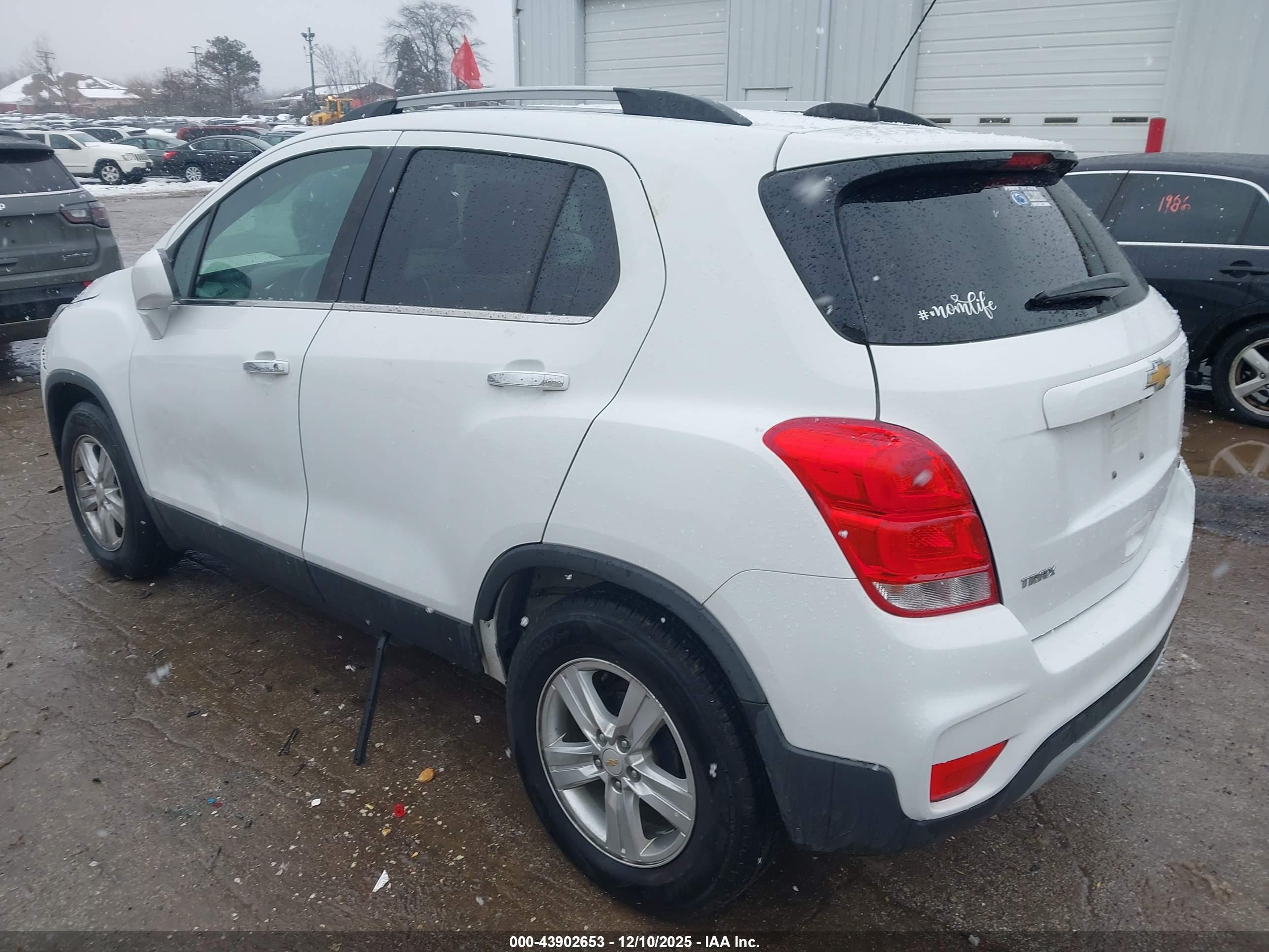CHEVROLET TRAX image 3