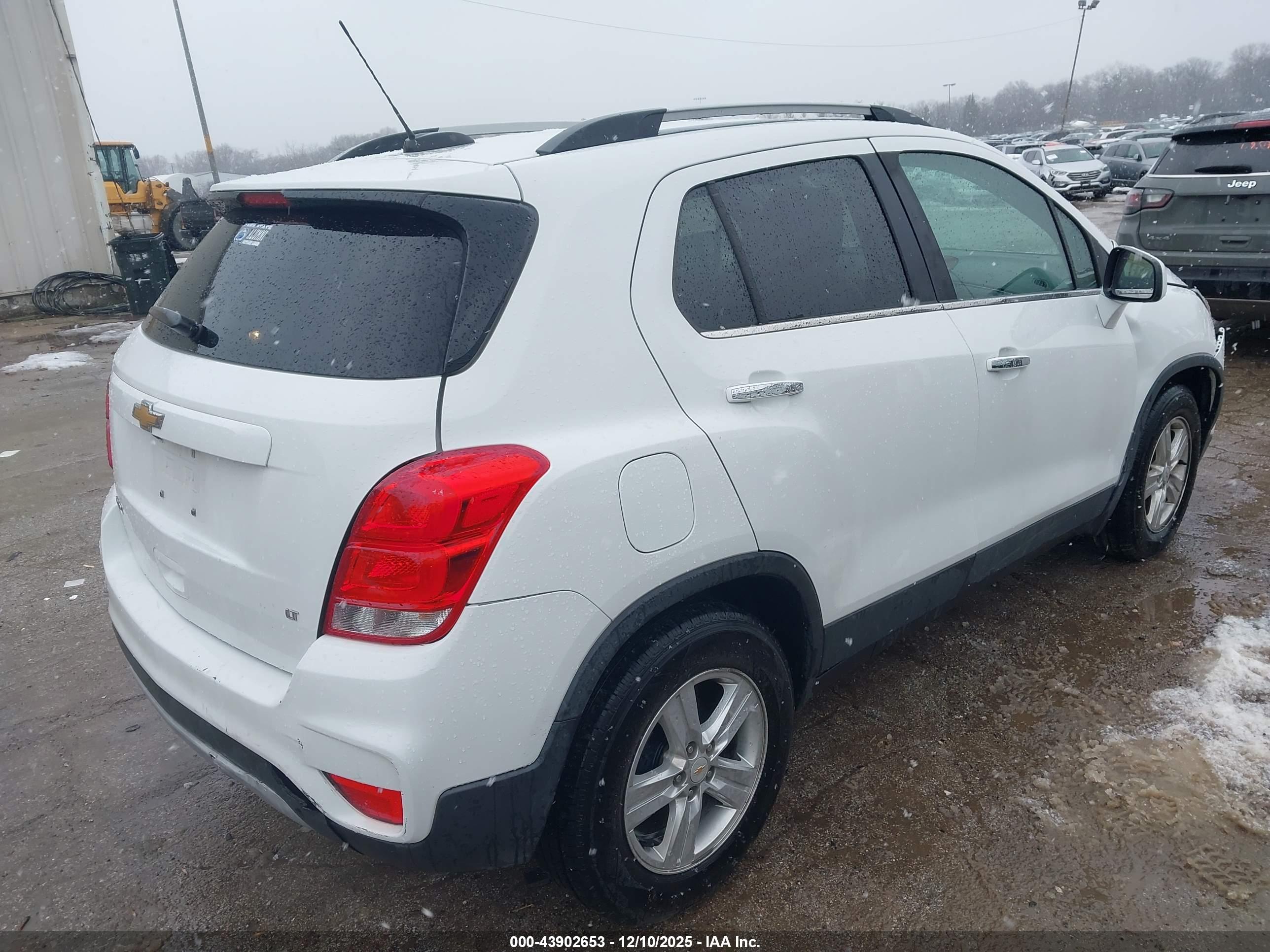 CHEVROLET TRAX image 4