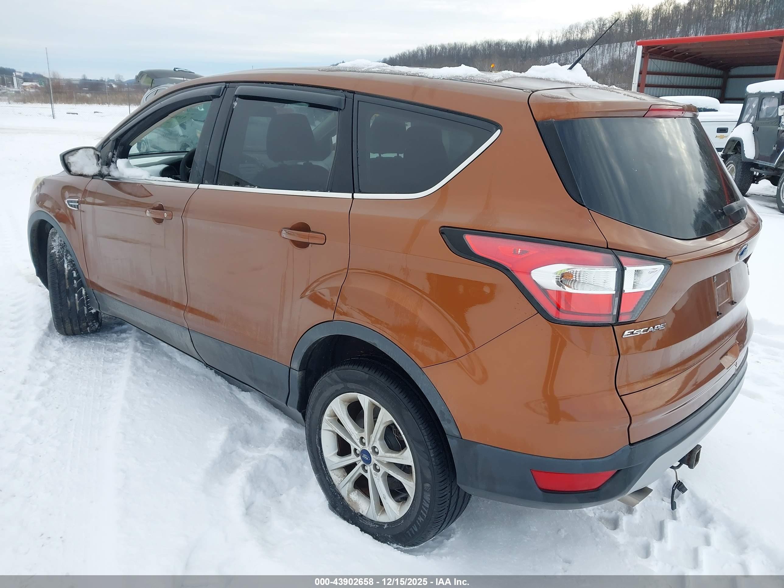 FORD ESCAPE image 3