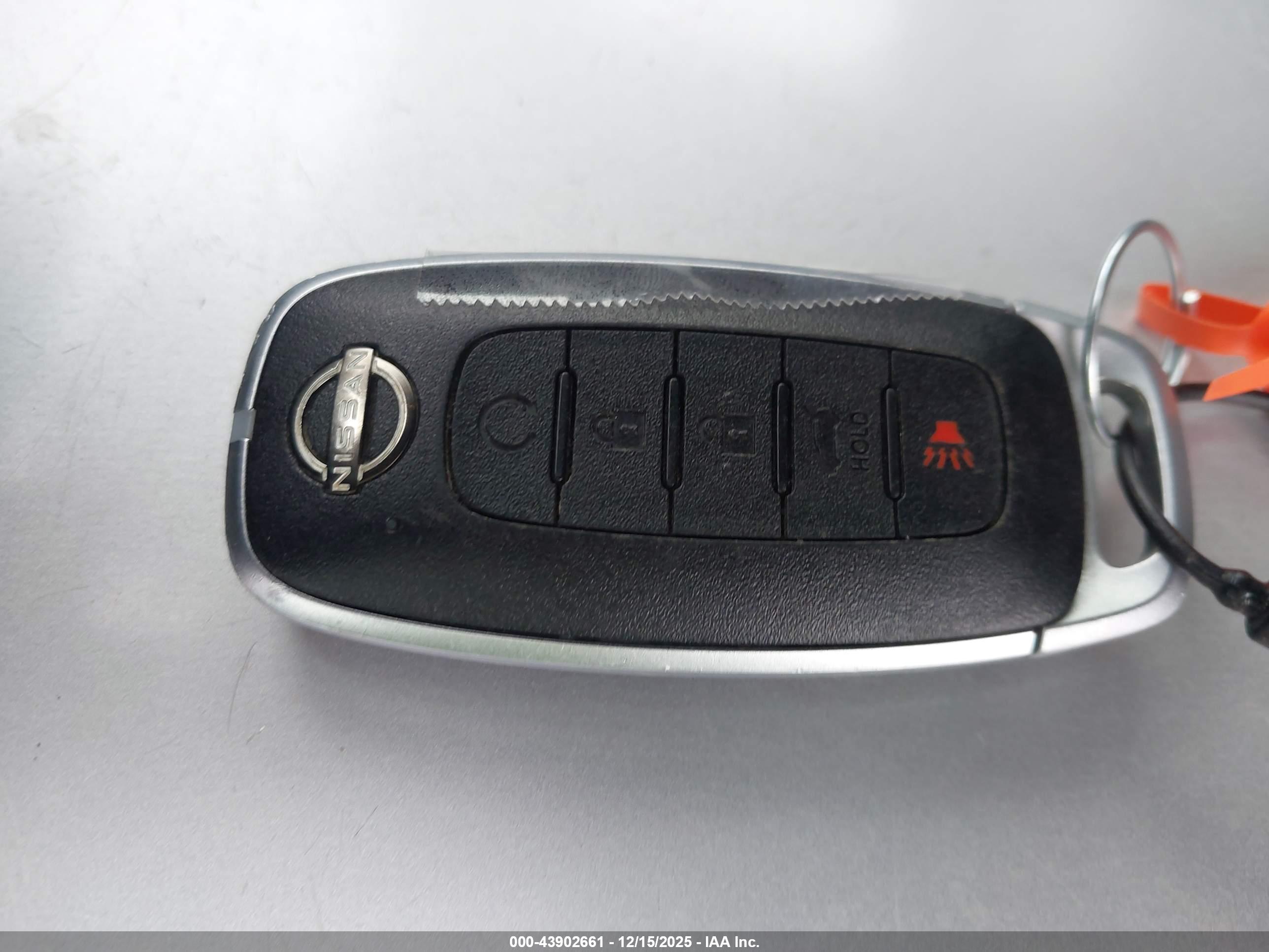 NISSAN ROGUE image 11