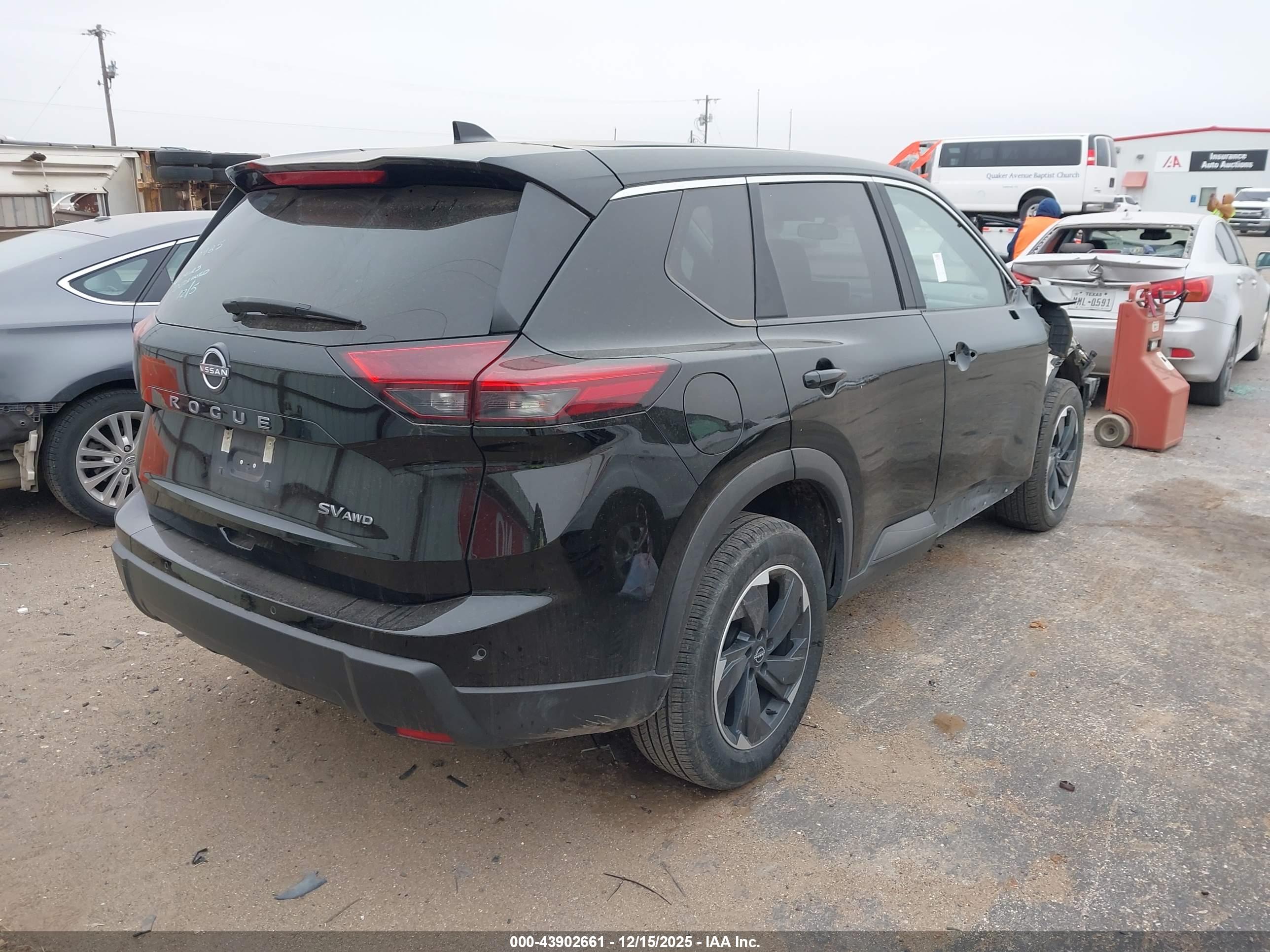 NISSAN ROGUE image 4