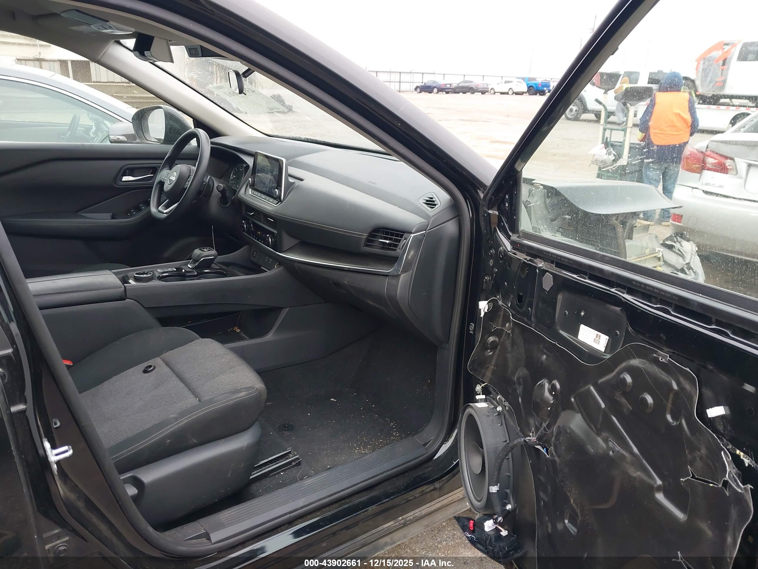 NISSAN ROGUE image 5