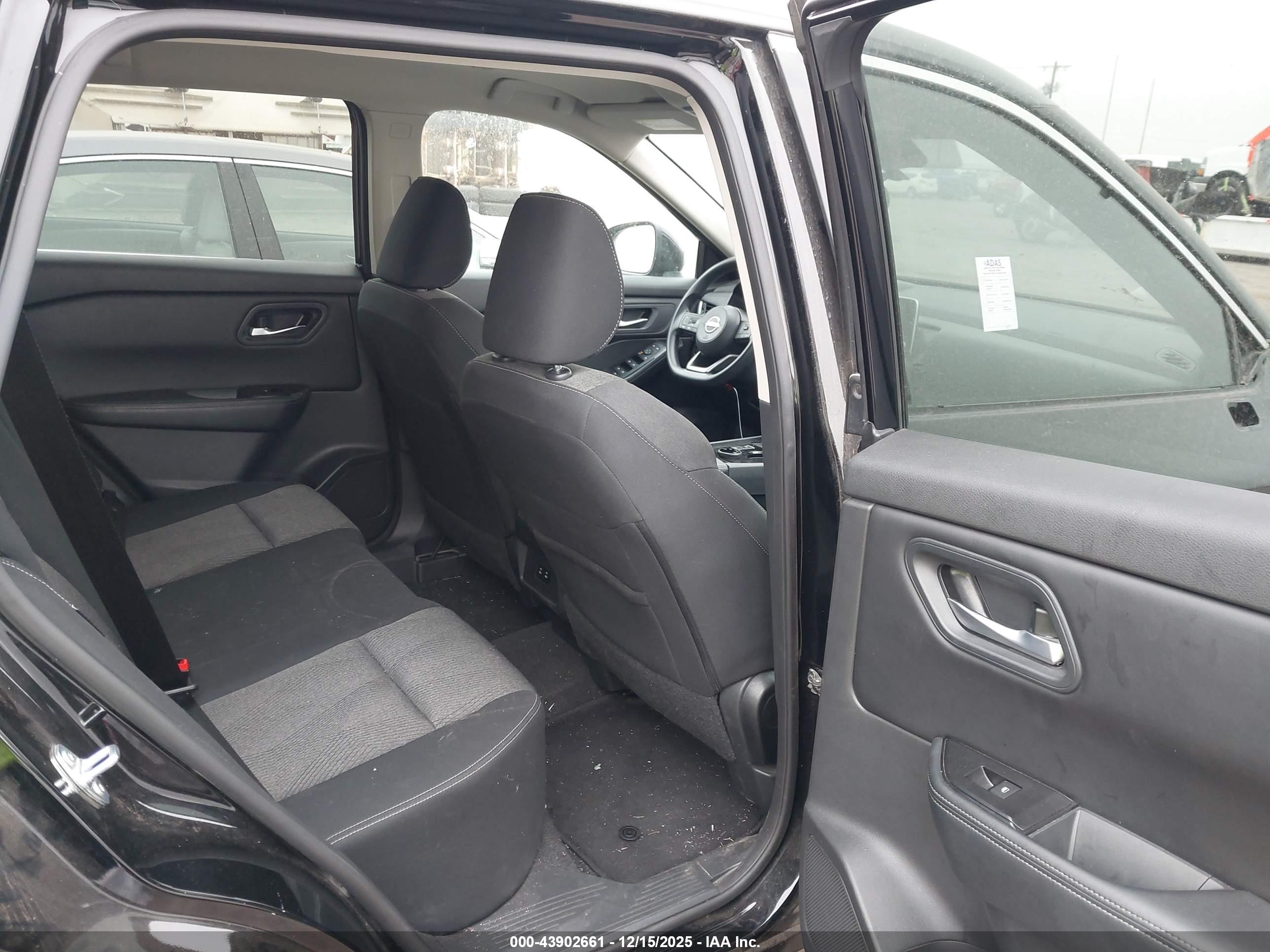 NISSAN ROGUE image 8