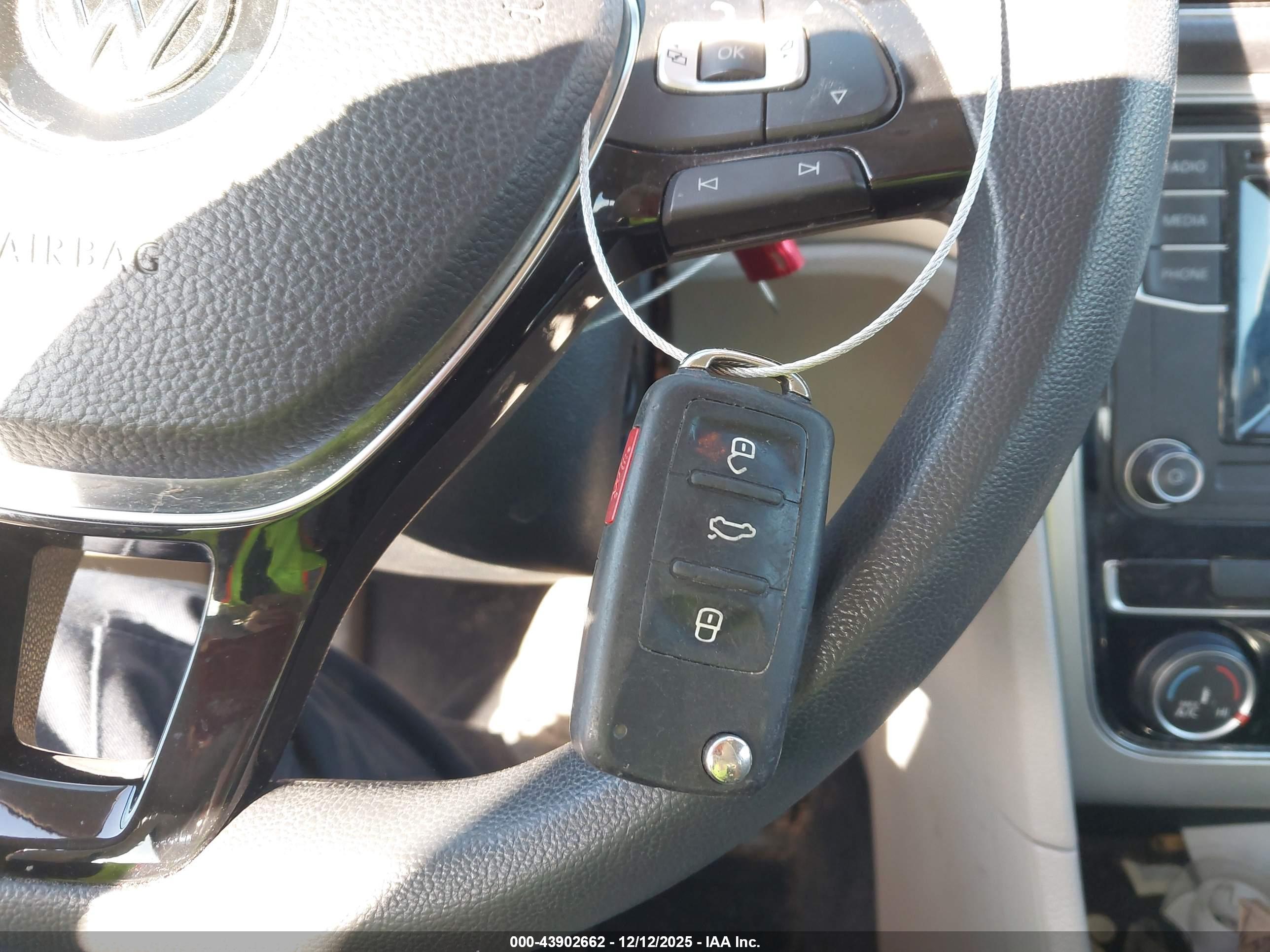 VOLKSWAGEN PASSAT image 11