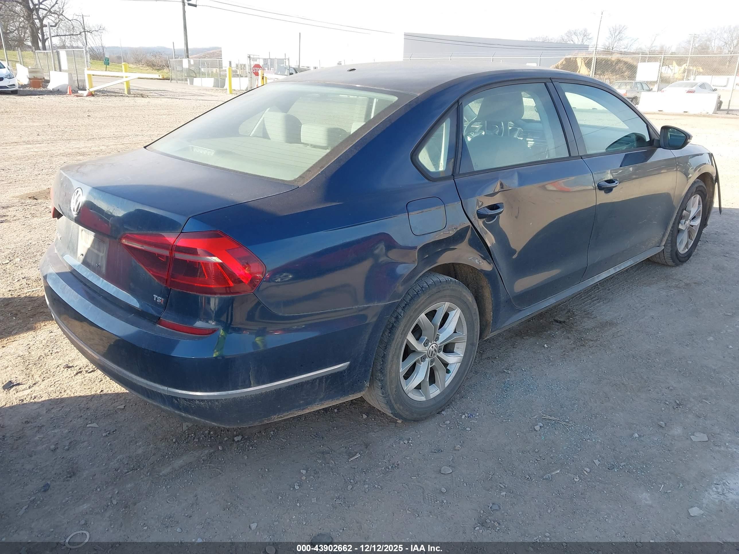 VOLKSWAGEN PASSAT image 4