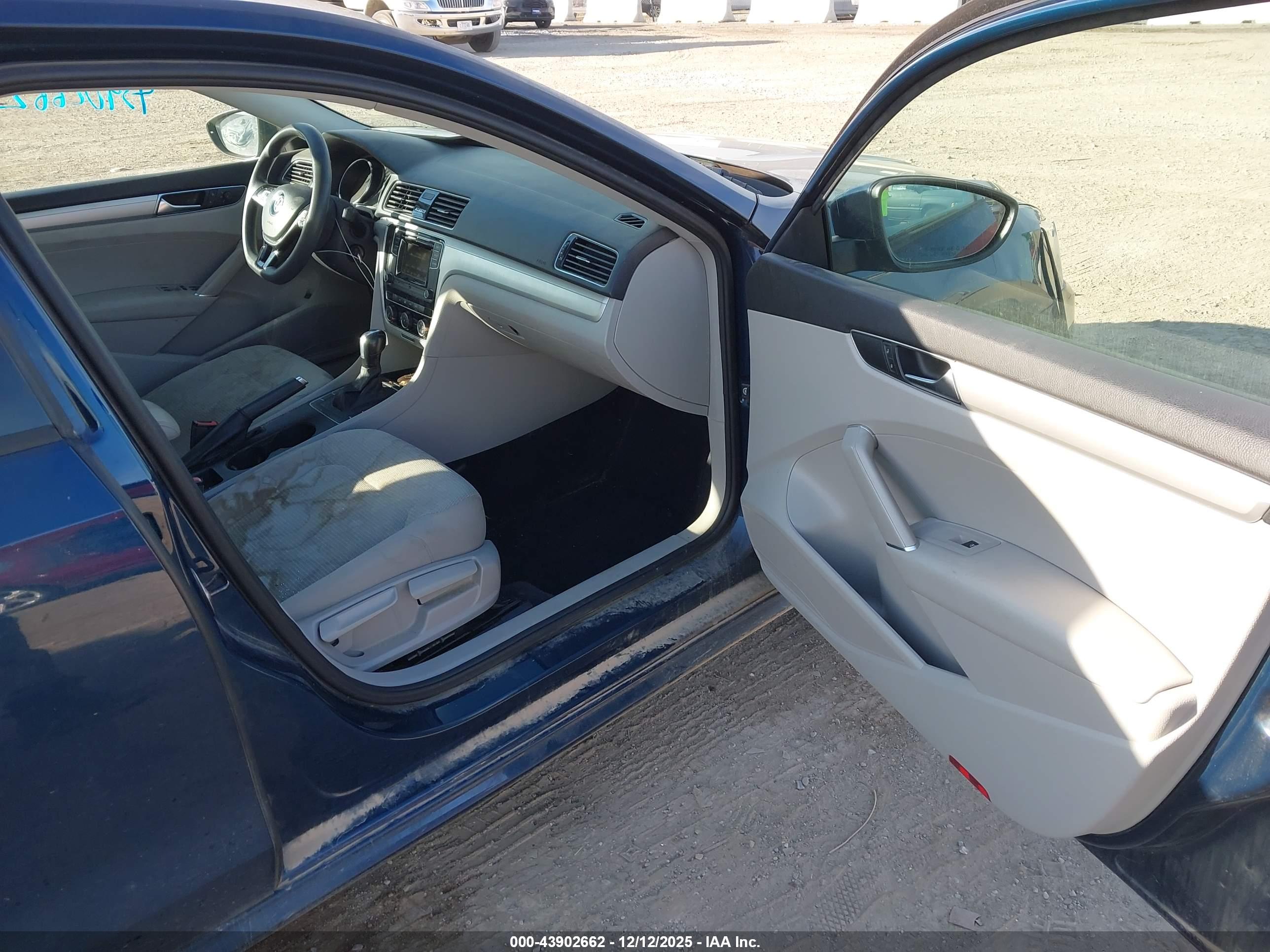 VOLKSWAGEN PASSAT image 5