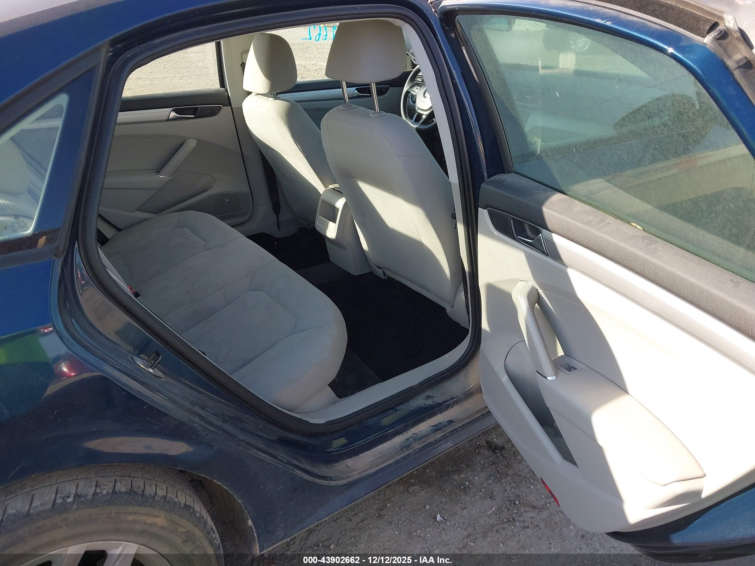 VOLKSWAGEN PASSAT image 8