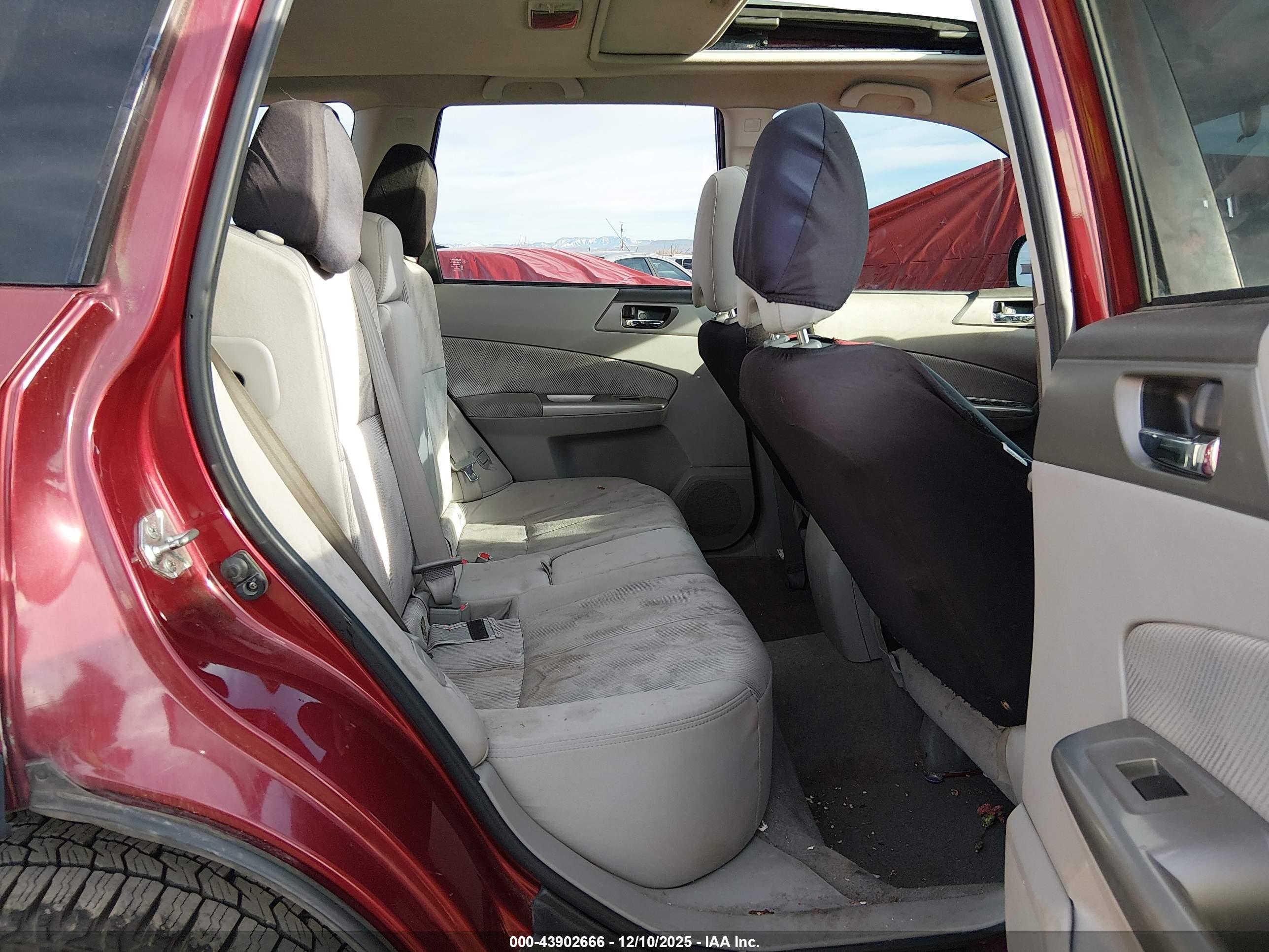 SUBARU FORESTER image 8