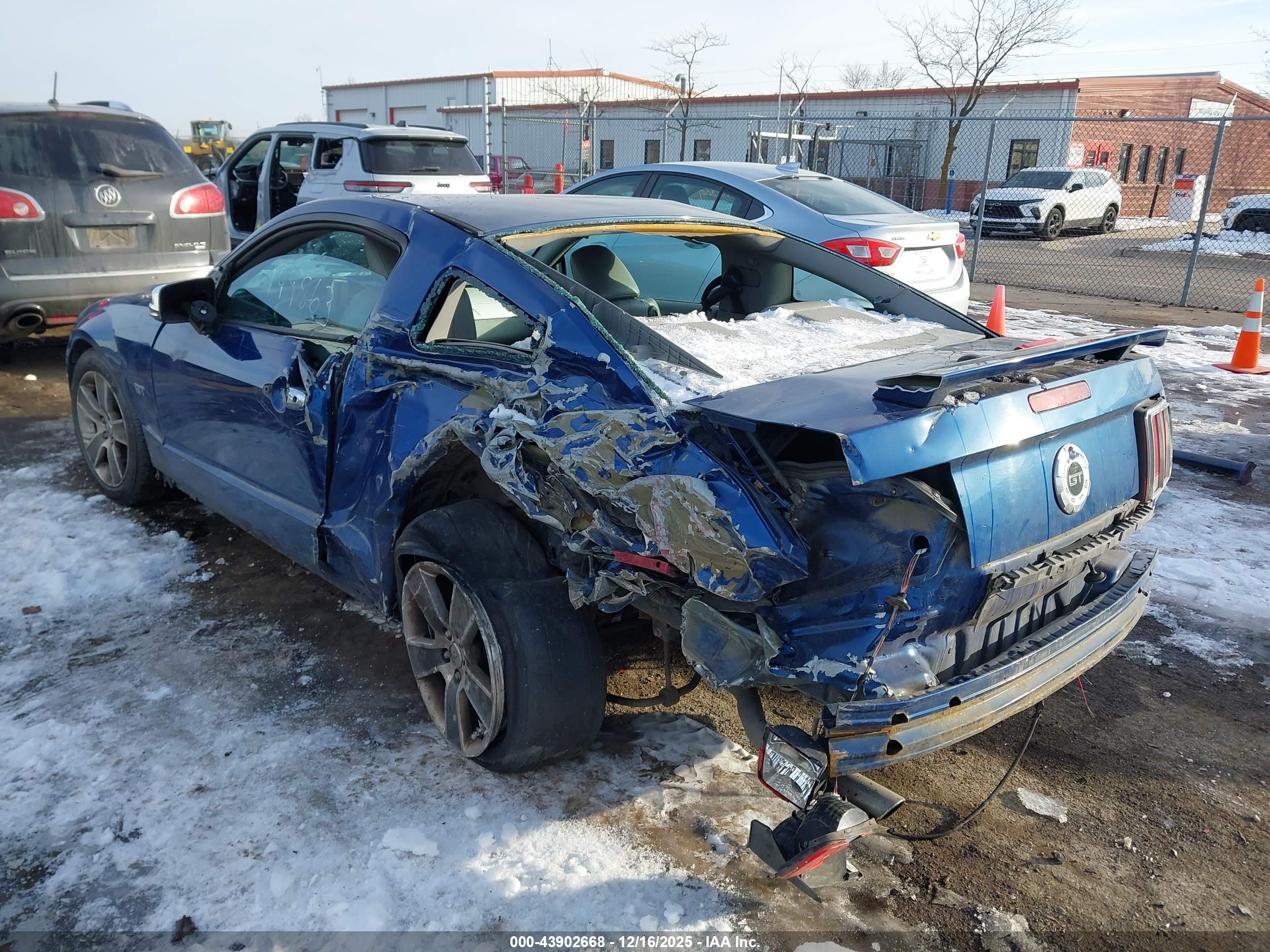 FORD MUSTANG image 3