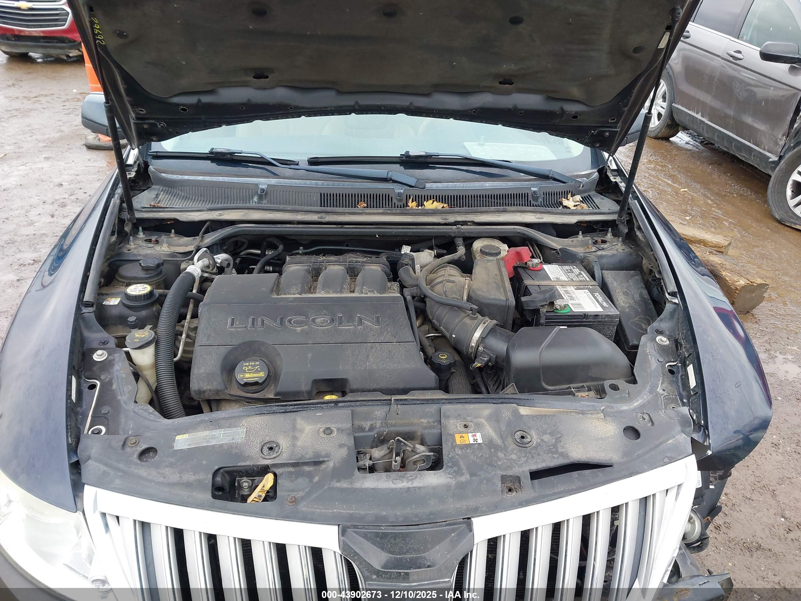 LINCOLN MKS image 10