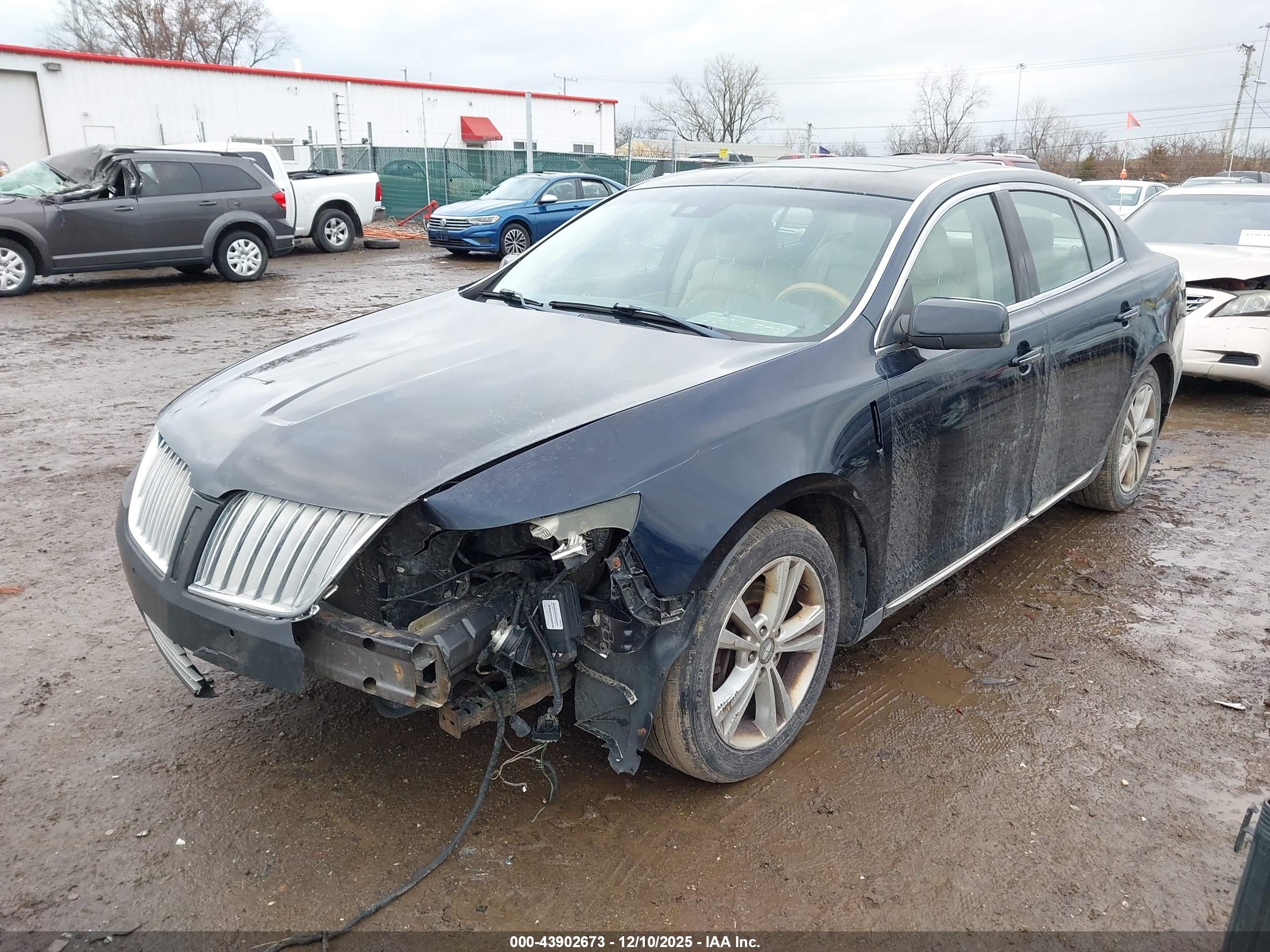LINCOLN MKS image 2