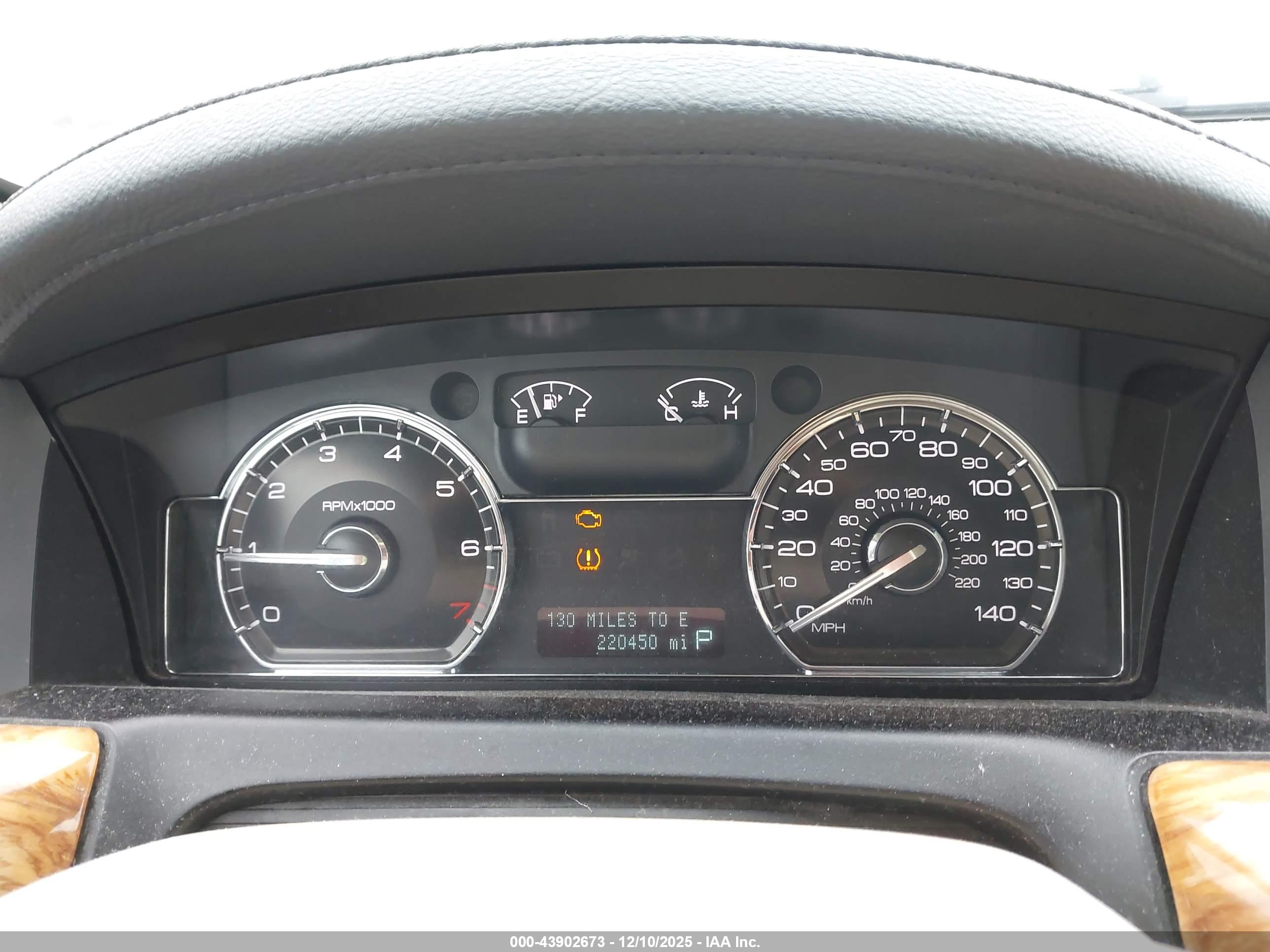 LINCOLN MKS image 7