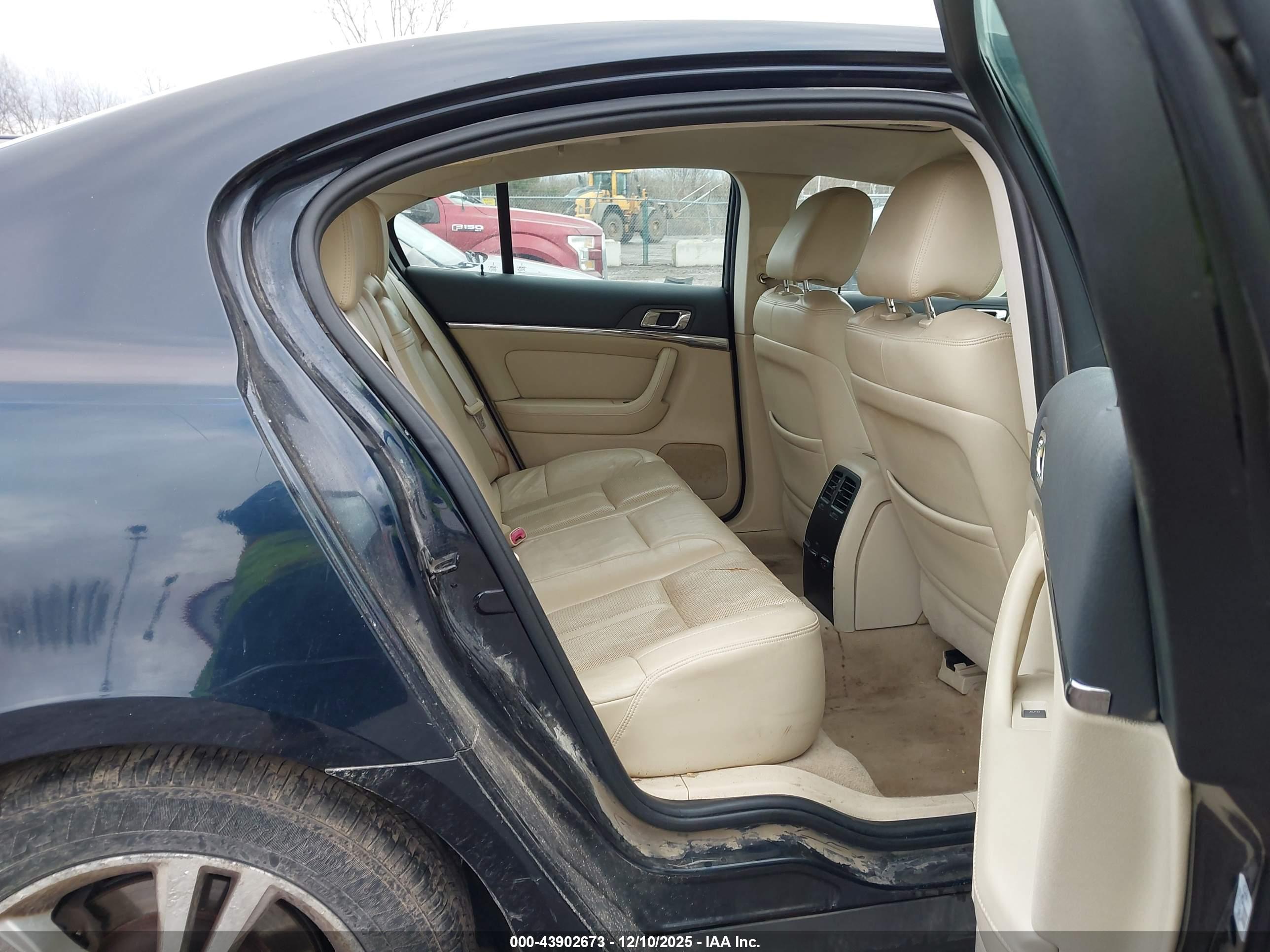 LINCOLN MKS image 8