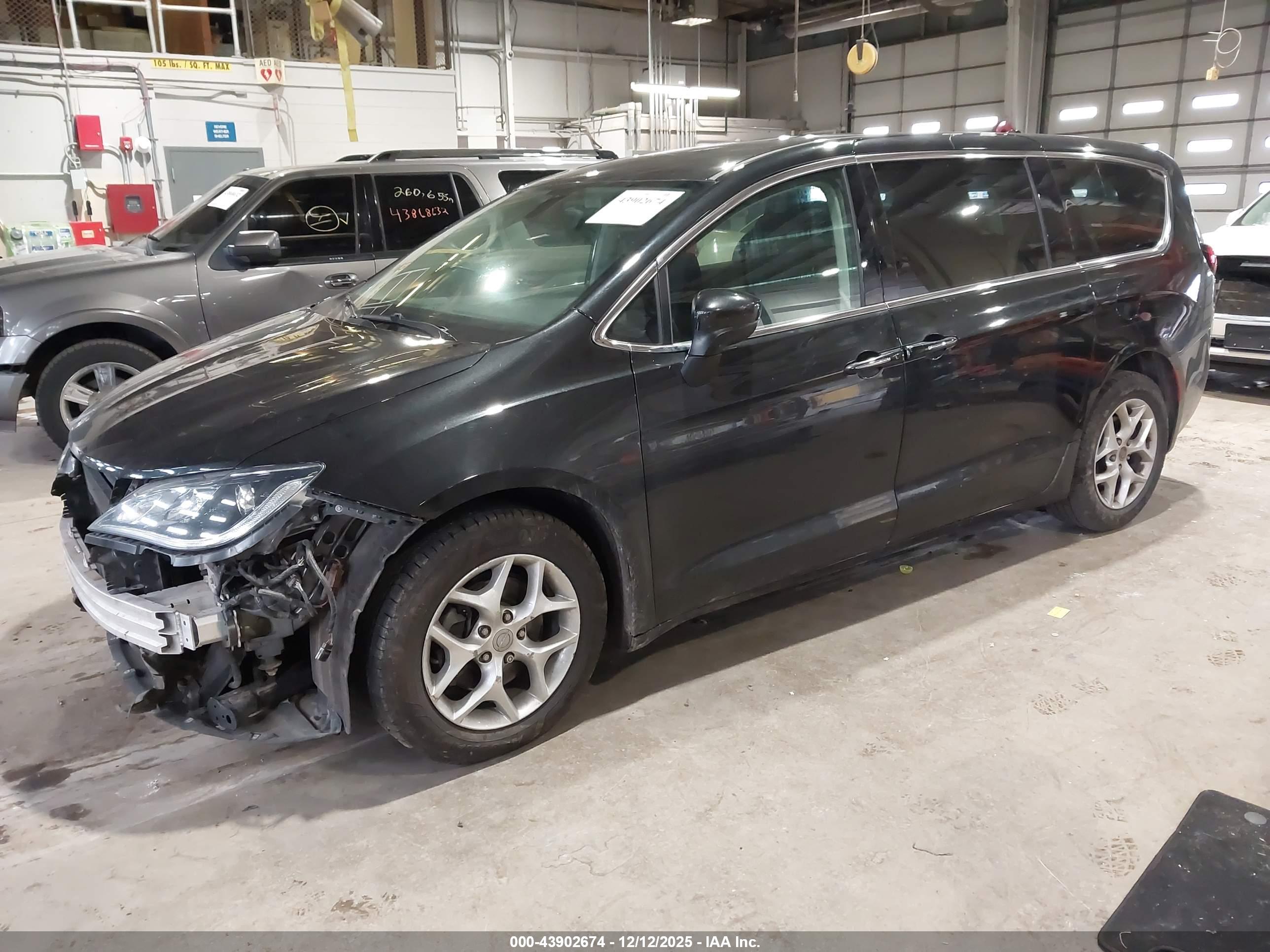CHRYSLER PACIFICA image 2