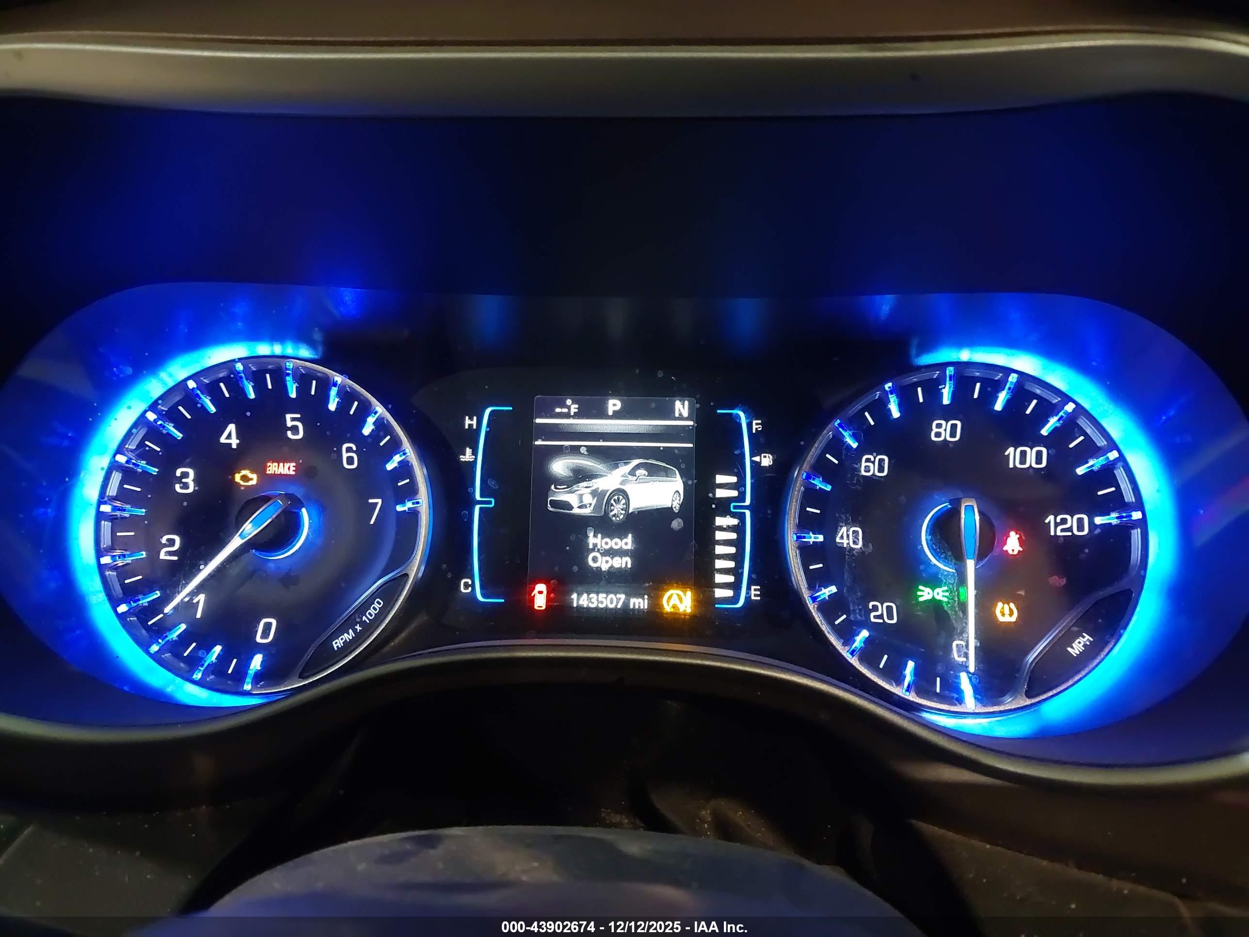 CHRYSLER PACIFICA image 7