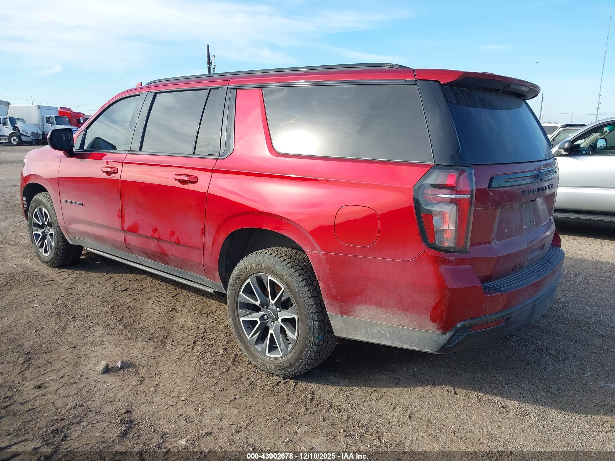 CHEVROLET SUBURBAN image 3