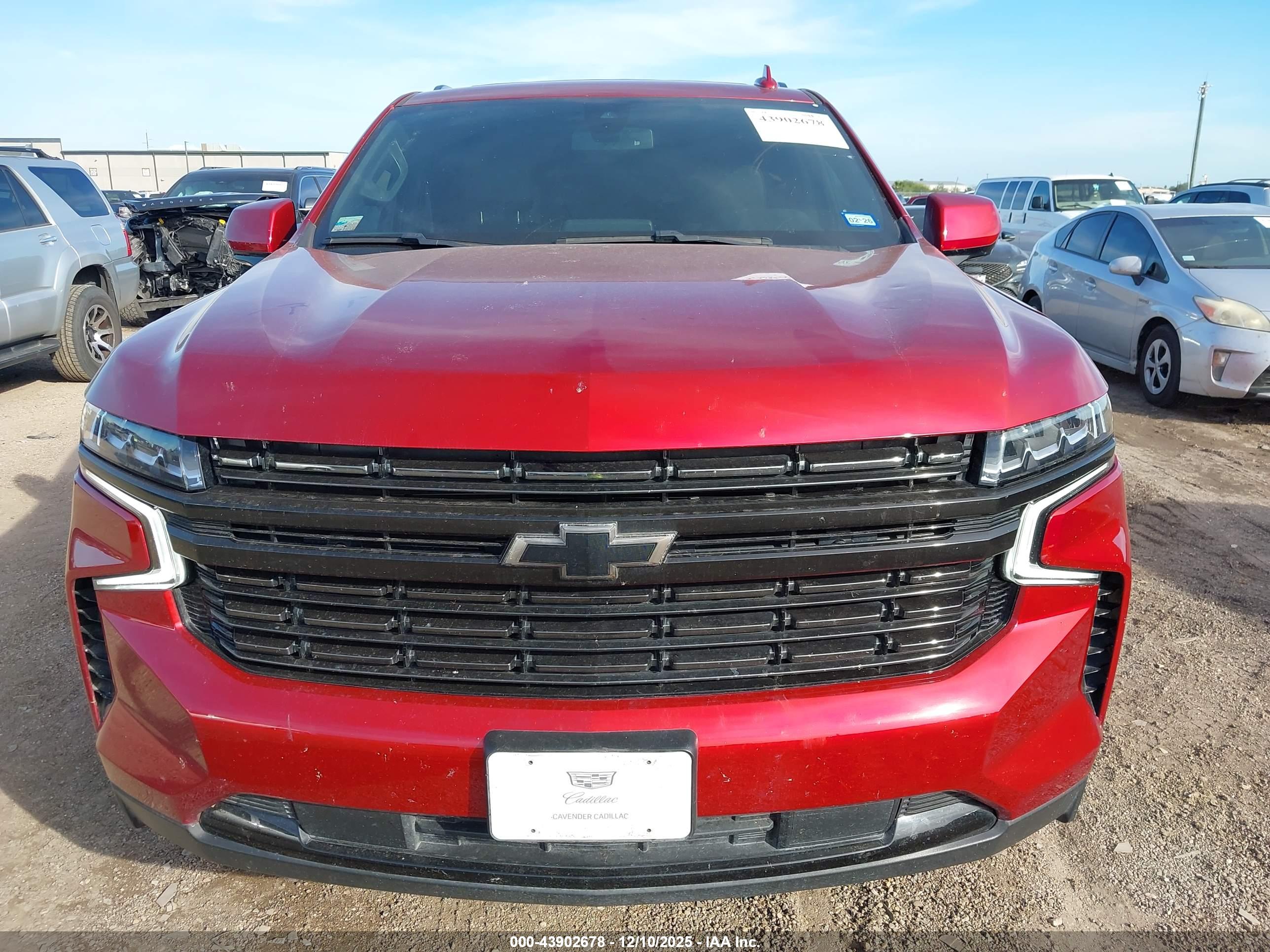 CHEVROLET SUBURBAN image 6