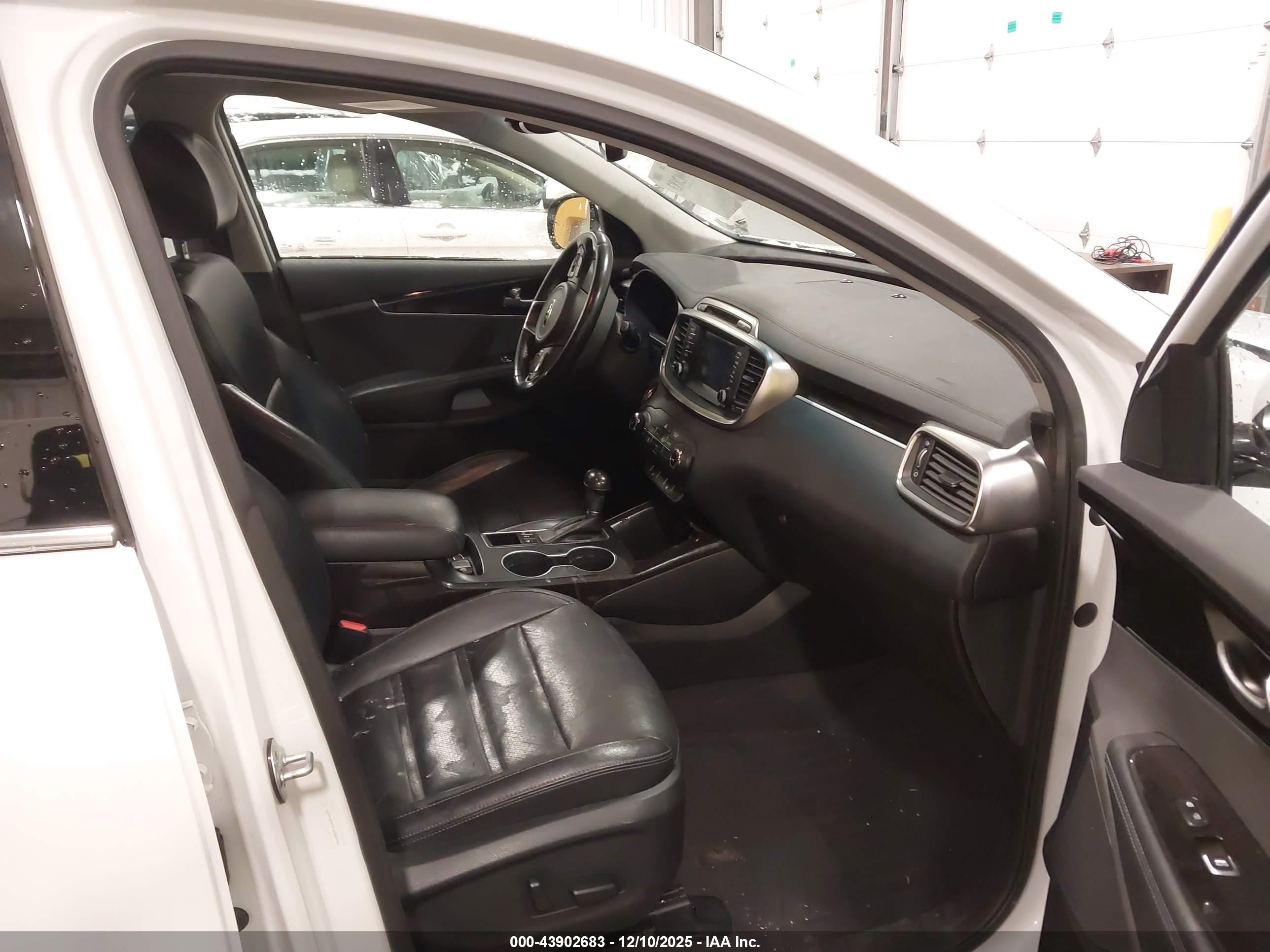 KIA SORENTO image 5