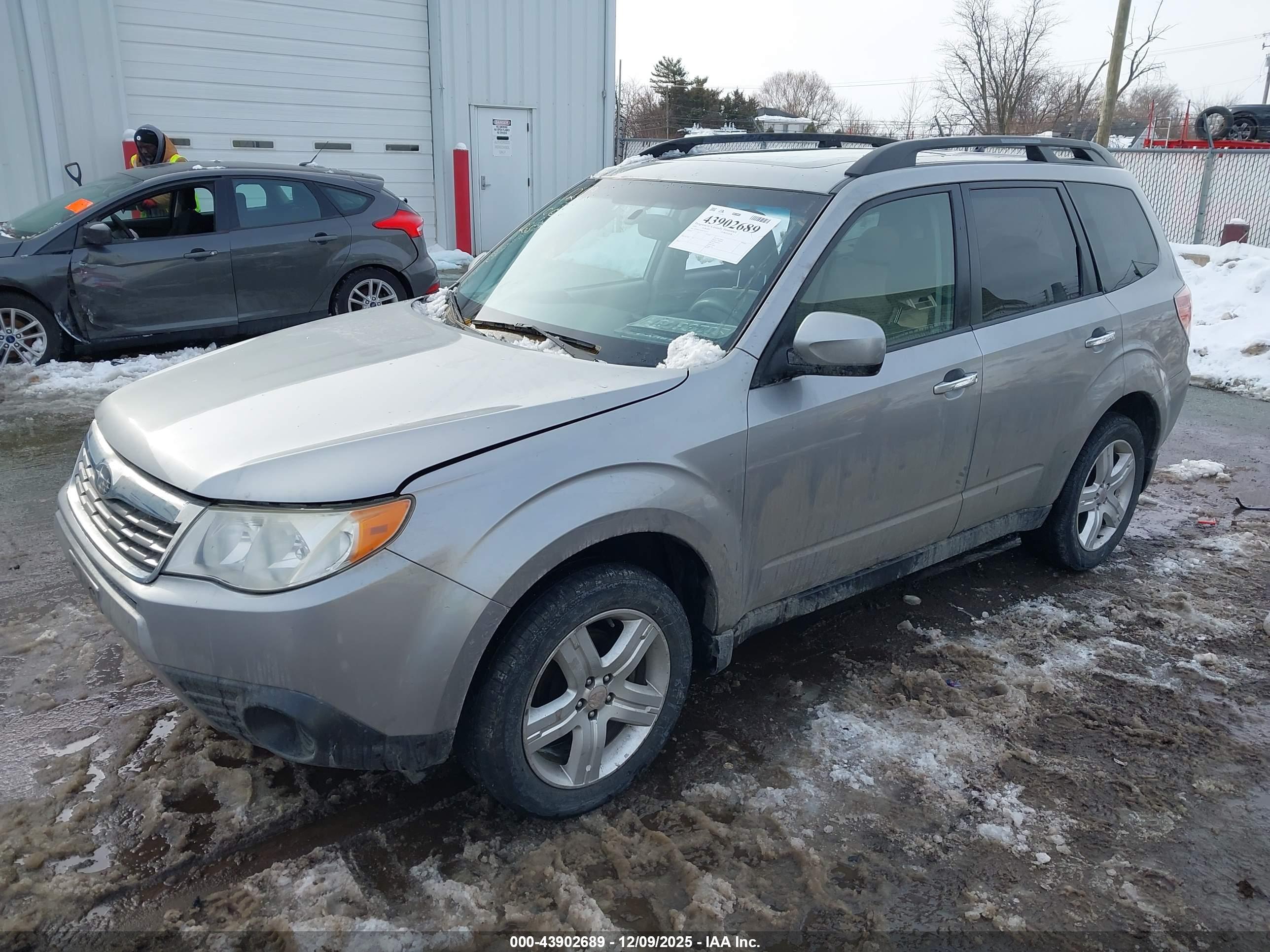 SUBARU FORESTER image 2