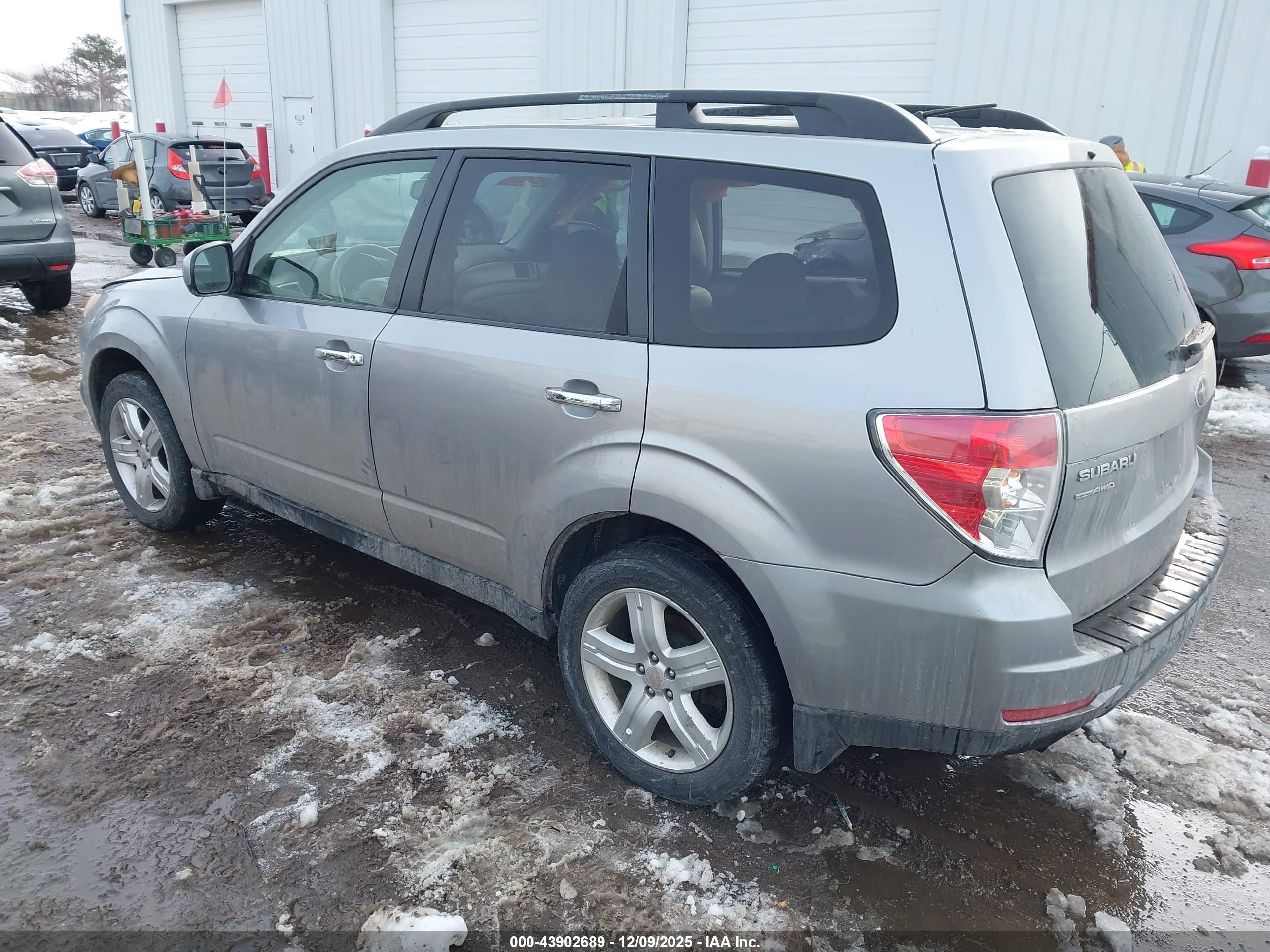 SUBARU FORESTER image 3