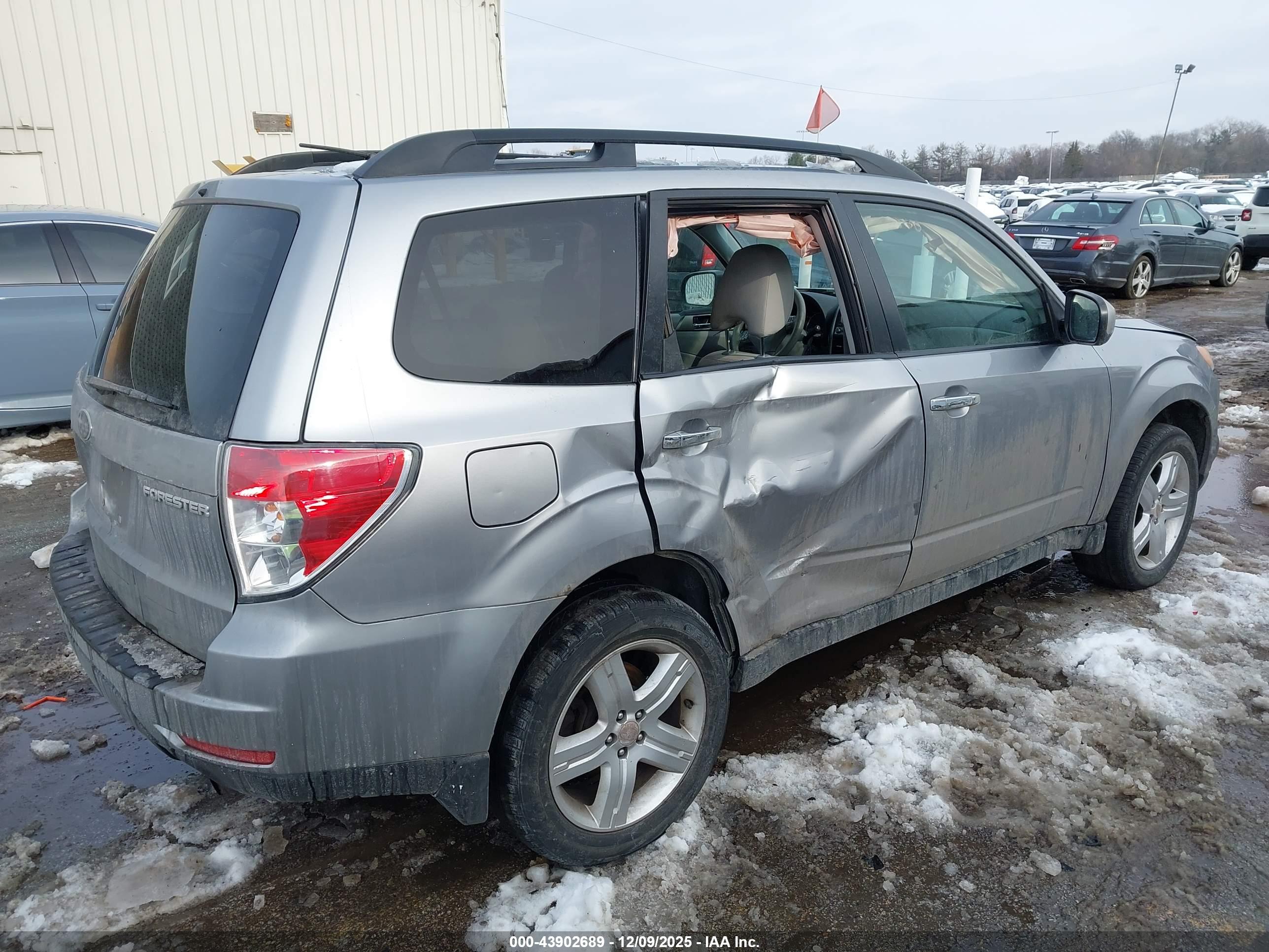 SUBARU FORESTER image 4