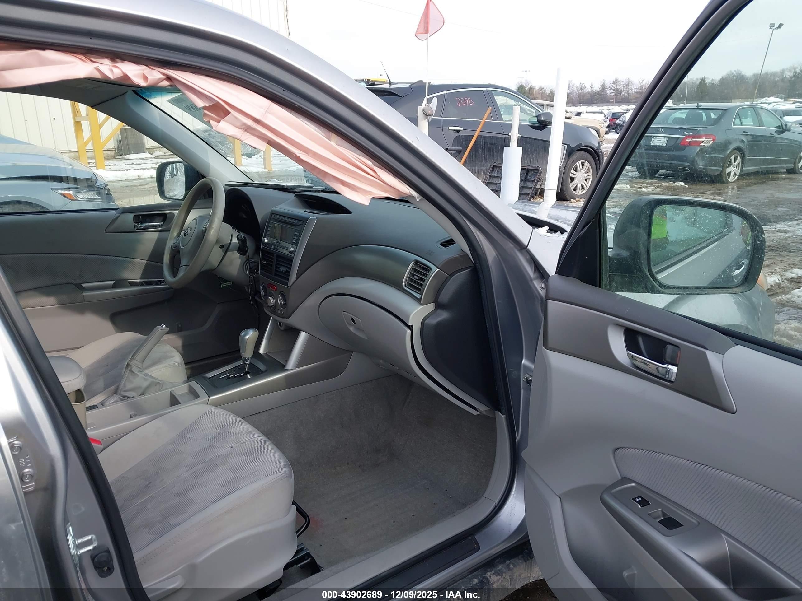 SUBARU FORESTER image 5