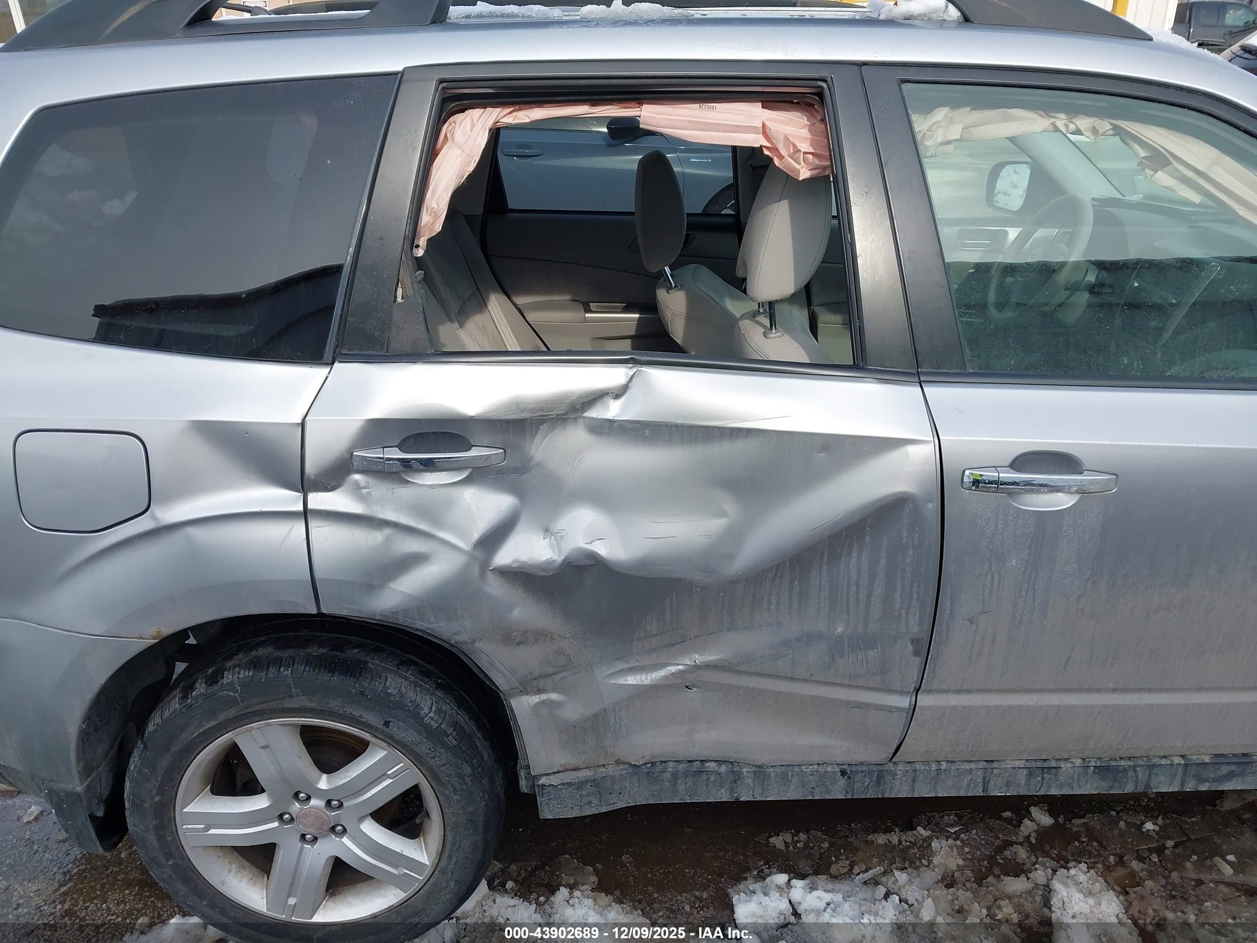 SUBARU FORESTER image 6