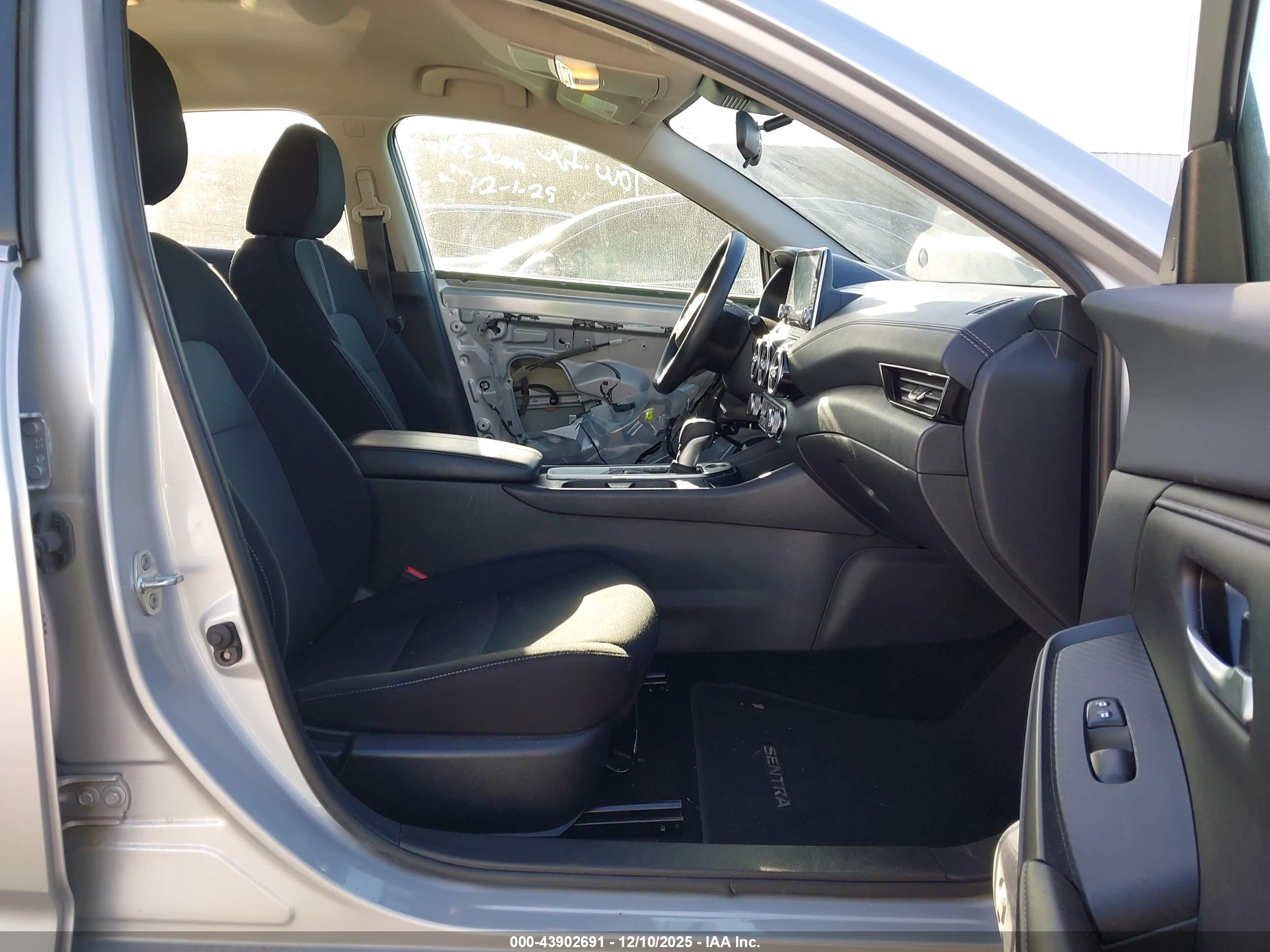 NISSAN SENTRA image 5