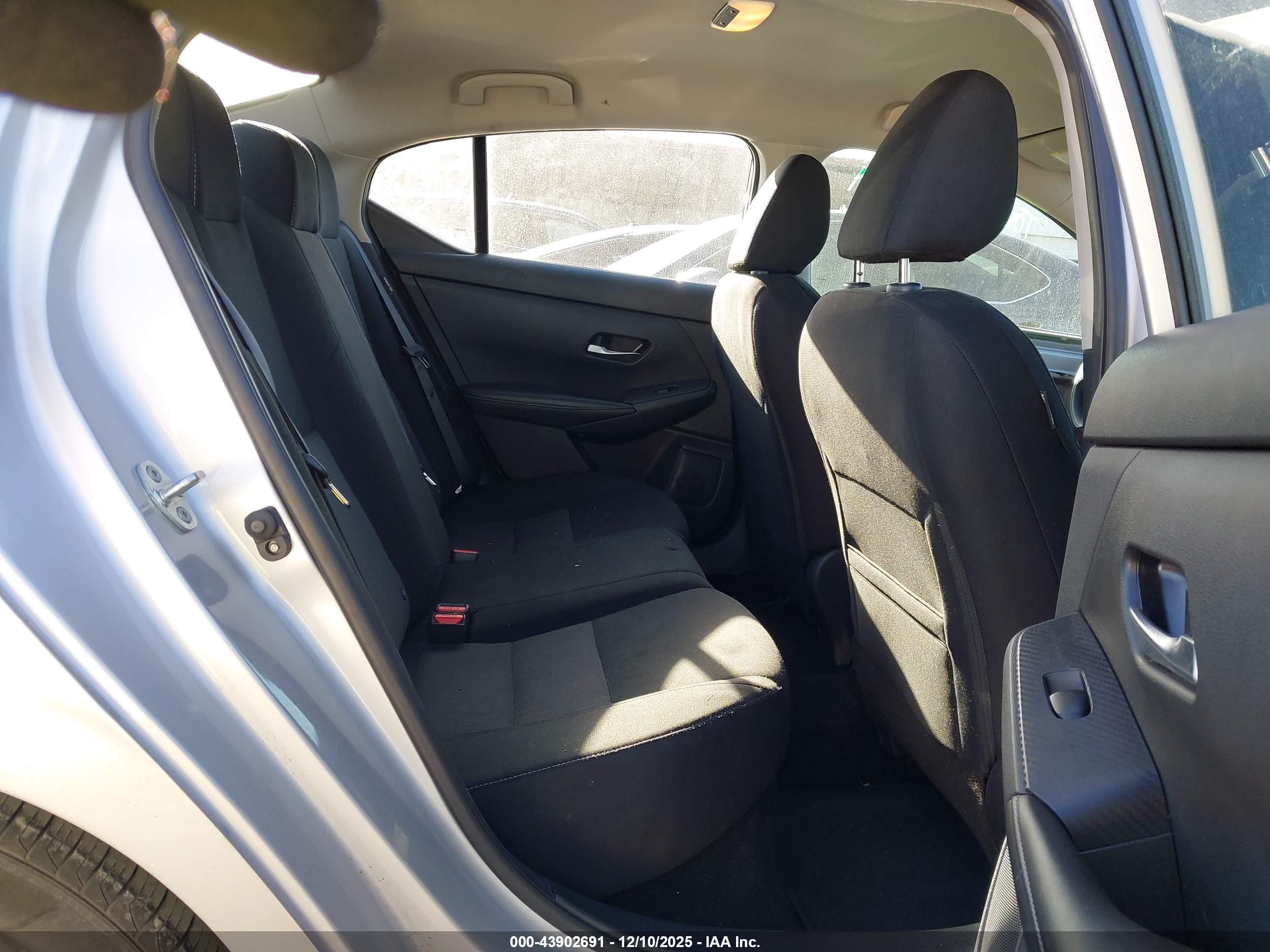 NISSAN SENTRA image 8