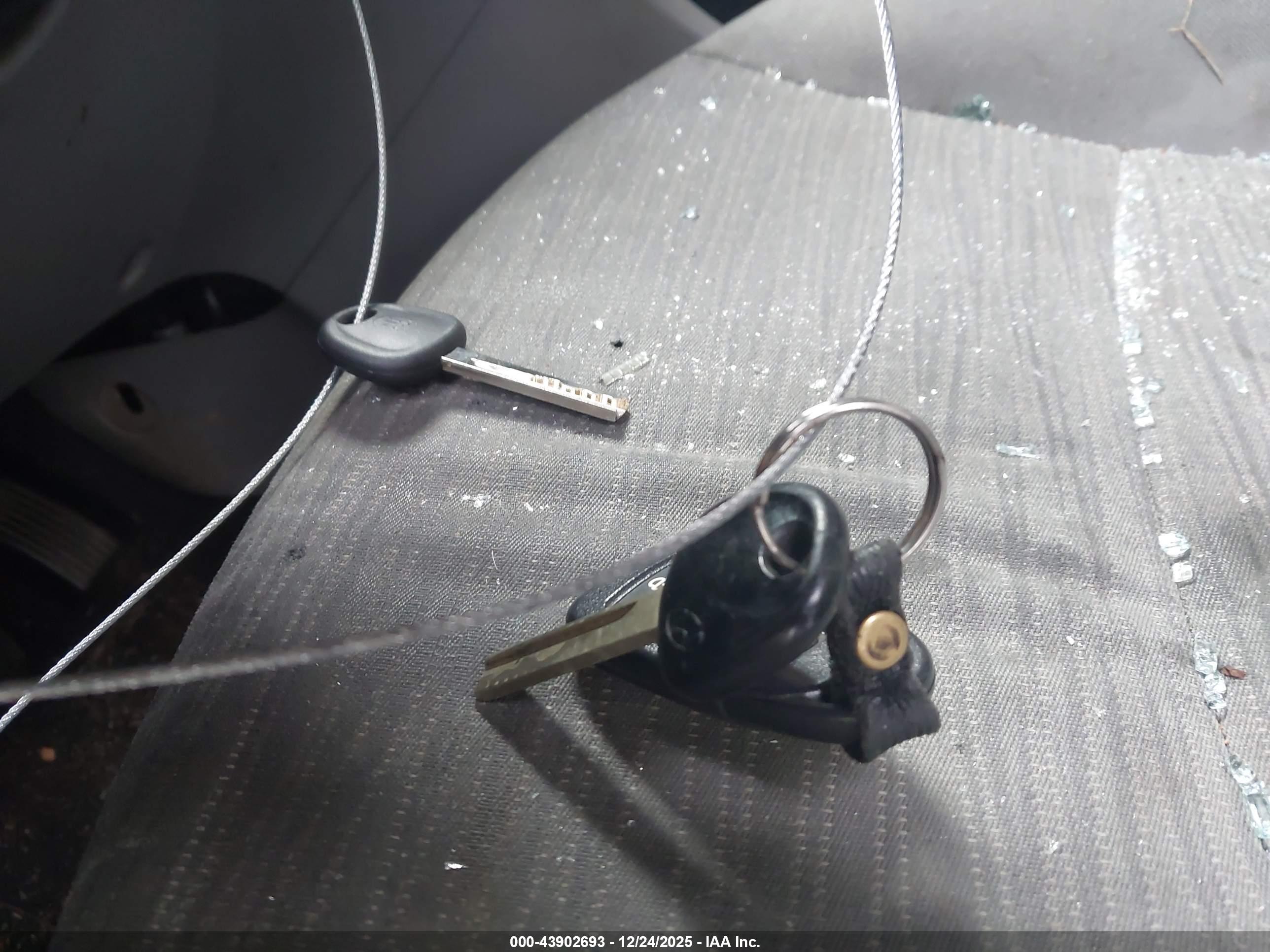 HYUNDAI ACCENT image 11