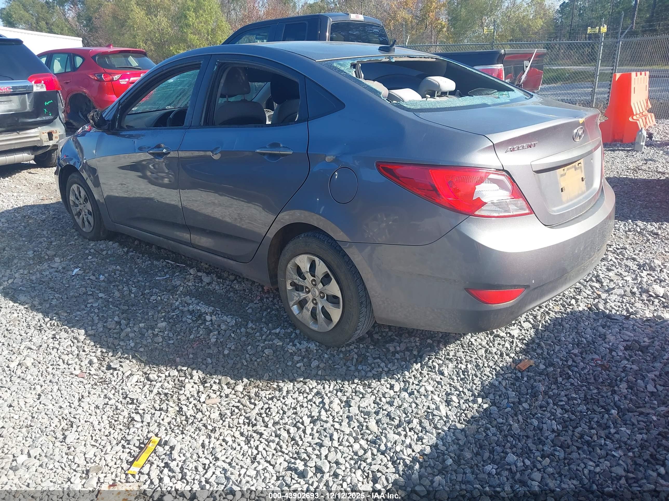 HYUNDAI ACCENT image 3