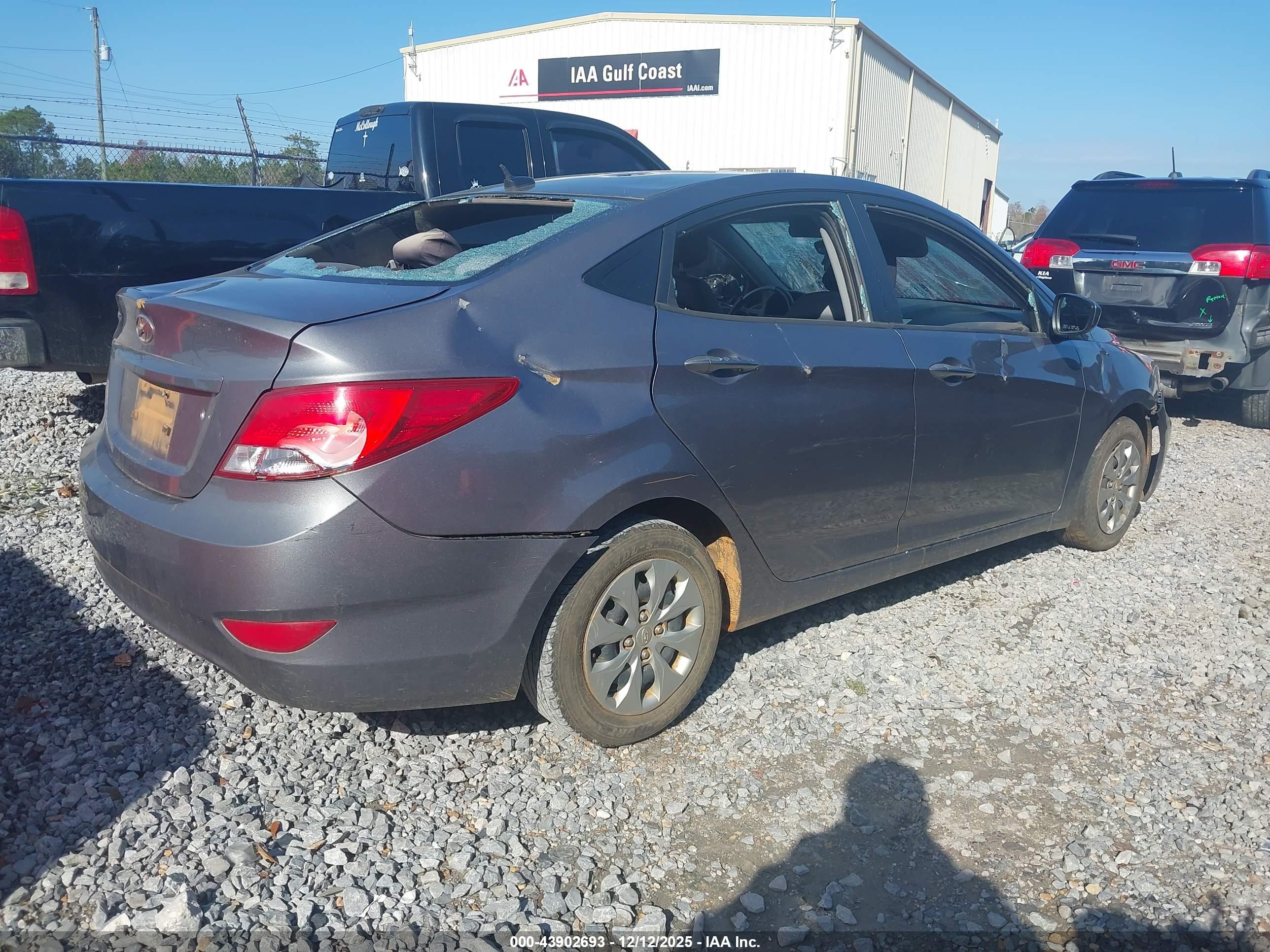 HYUNDAI ACCENT image 4