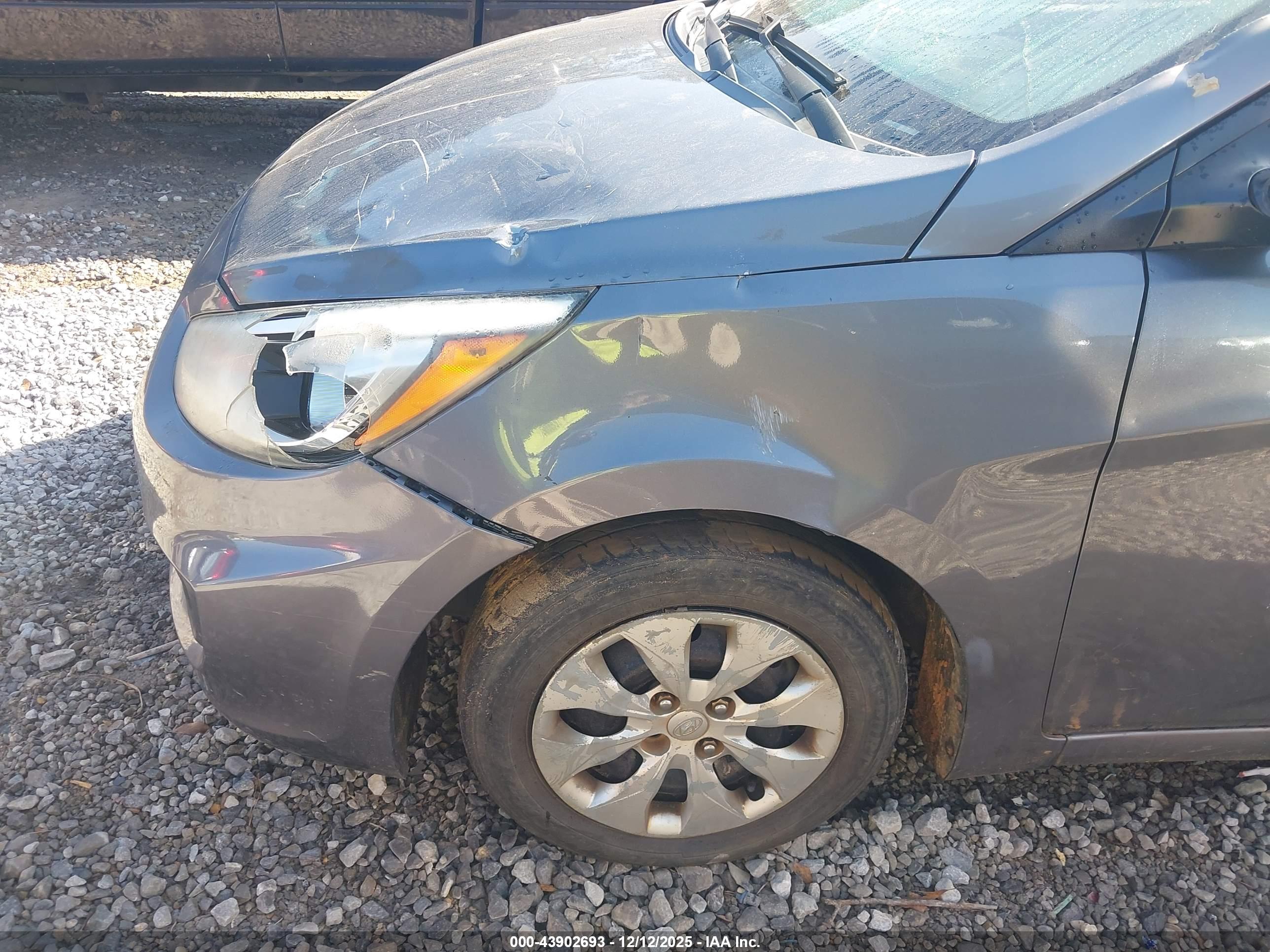HYUNDAI ACCENT image 6