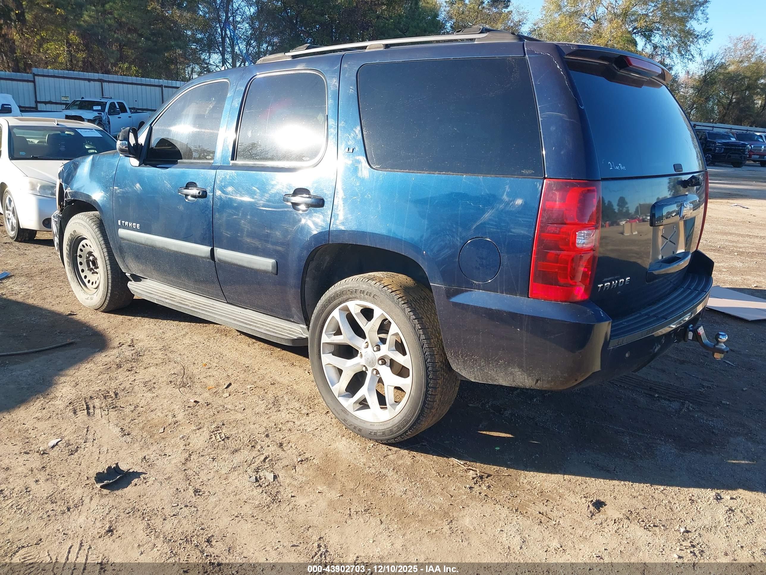 CHEVROLET TAHOE image 3