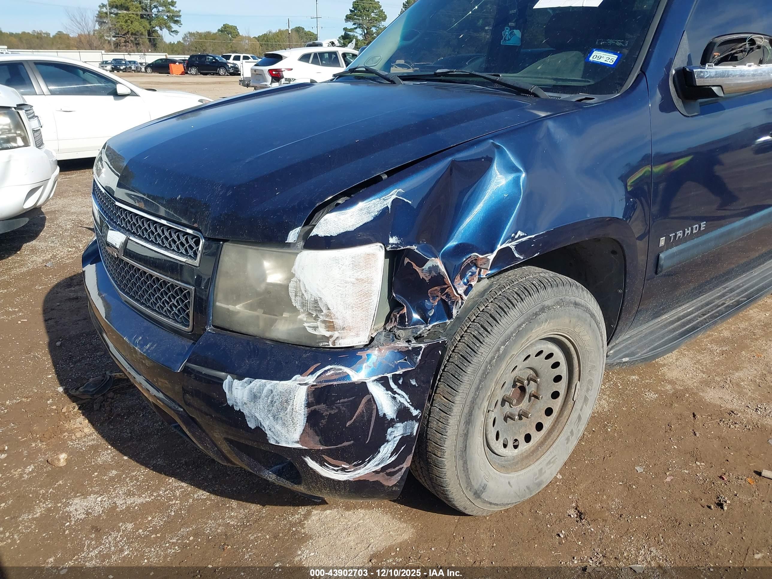 CHEVROLET TAHOE image 6